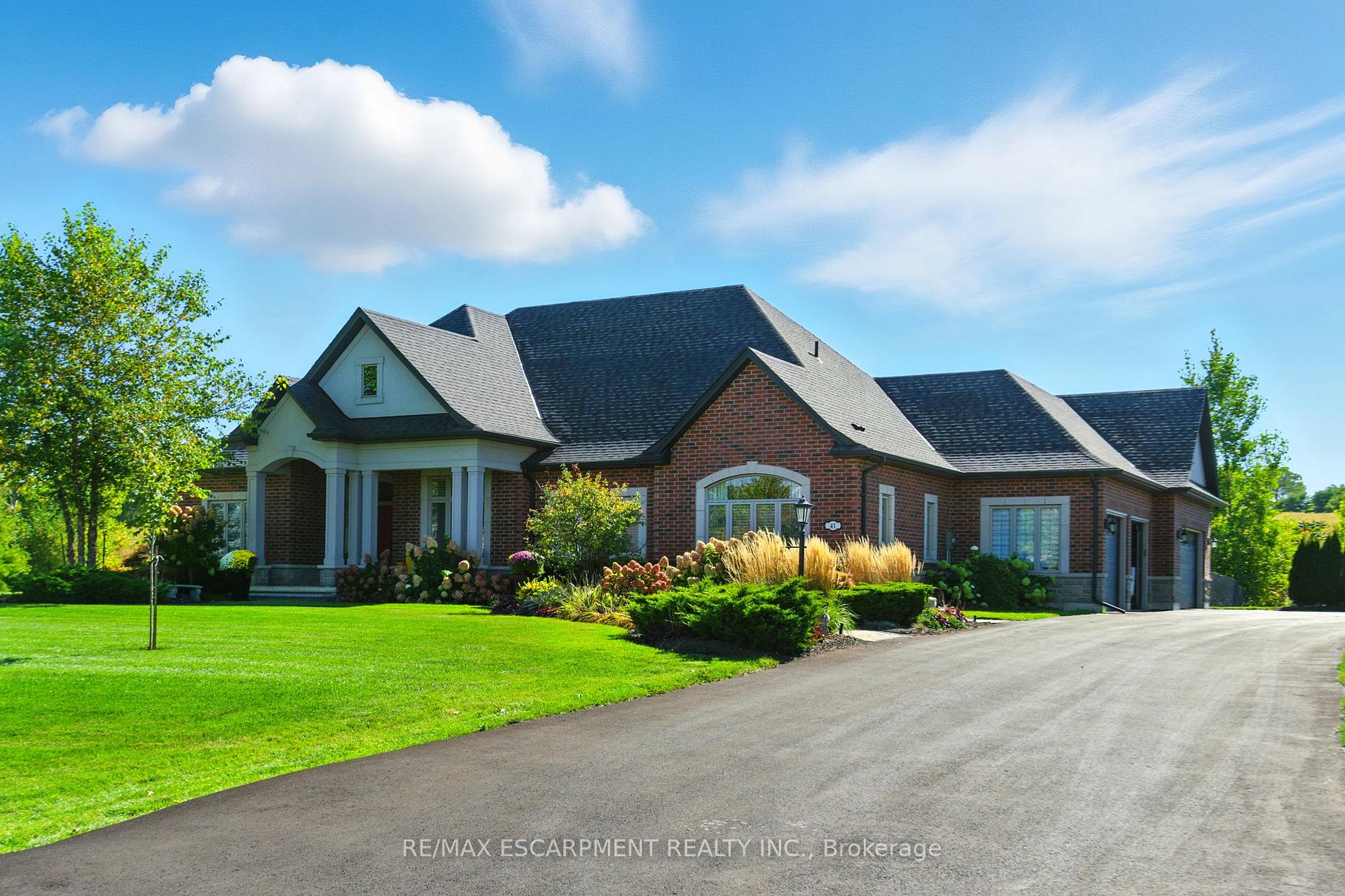 41 Shakespeare Road, Hamilton, ON L9H 7R5