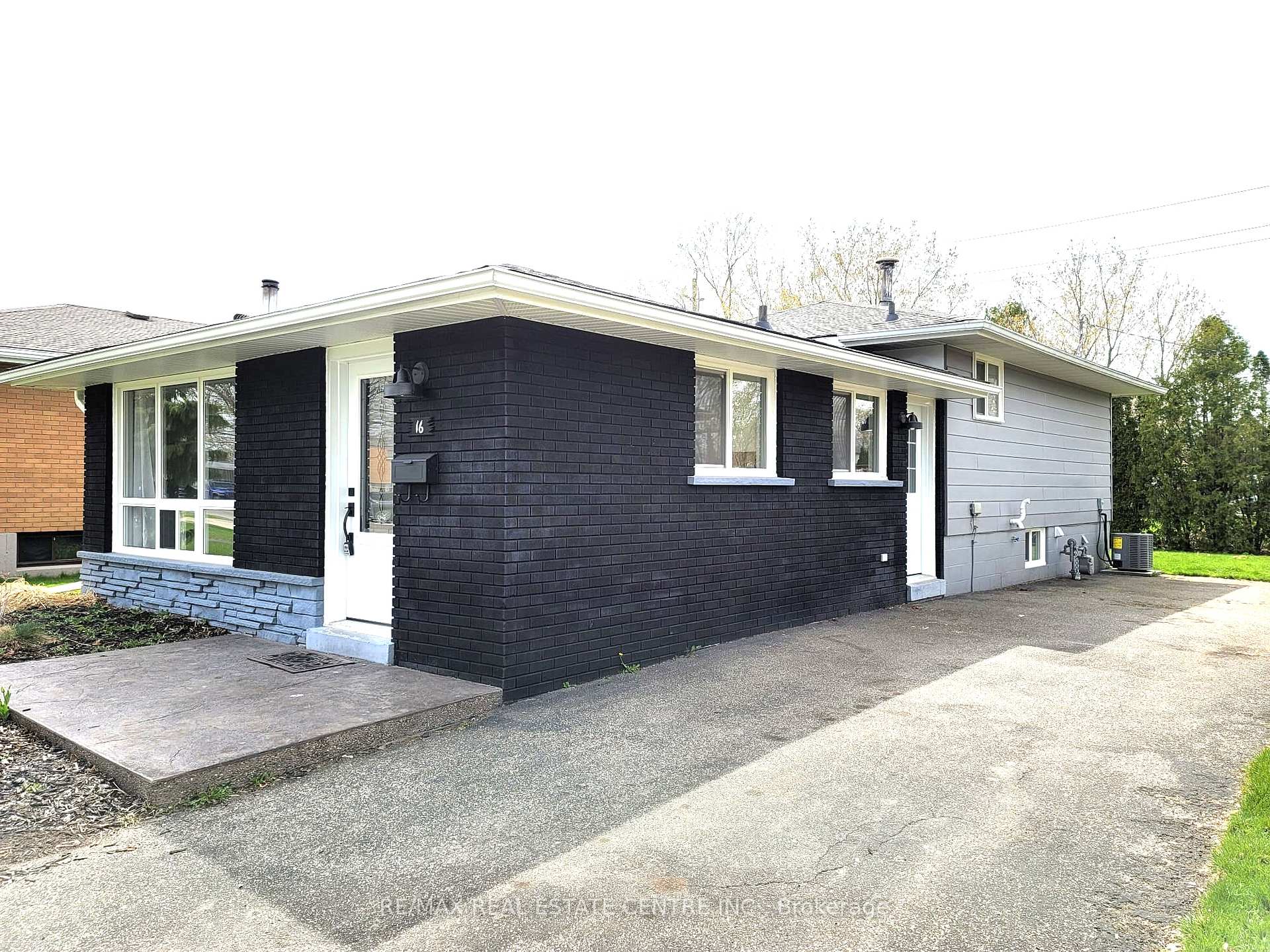 16 Linden Avenue, Brantford, ON N3S 7E2