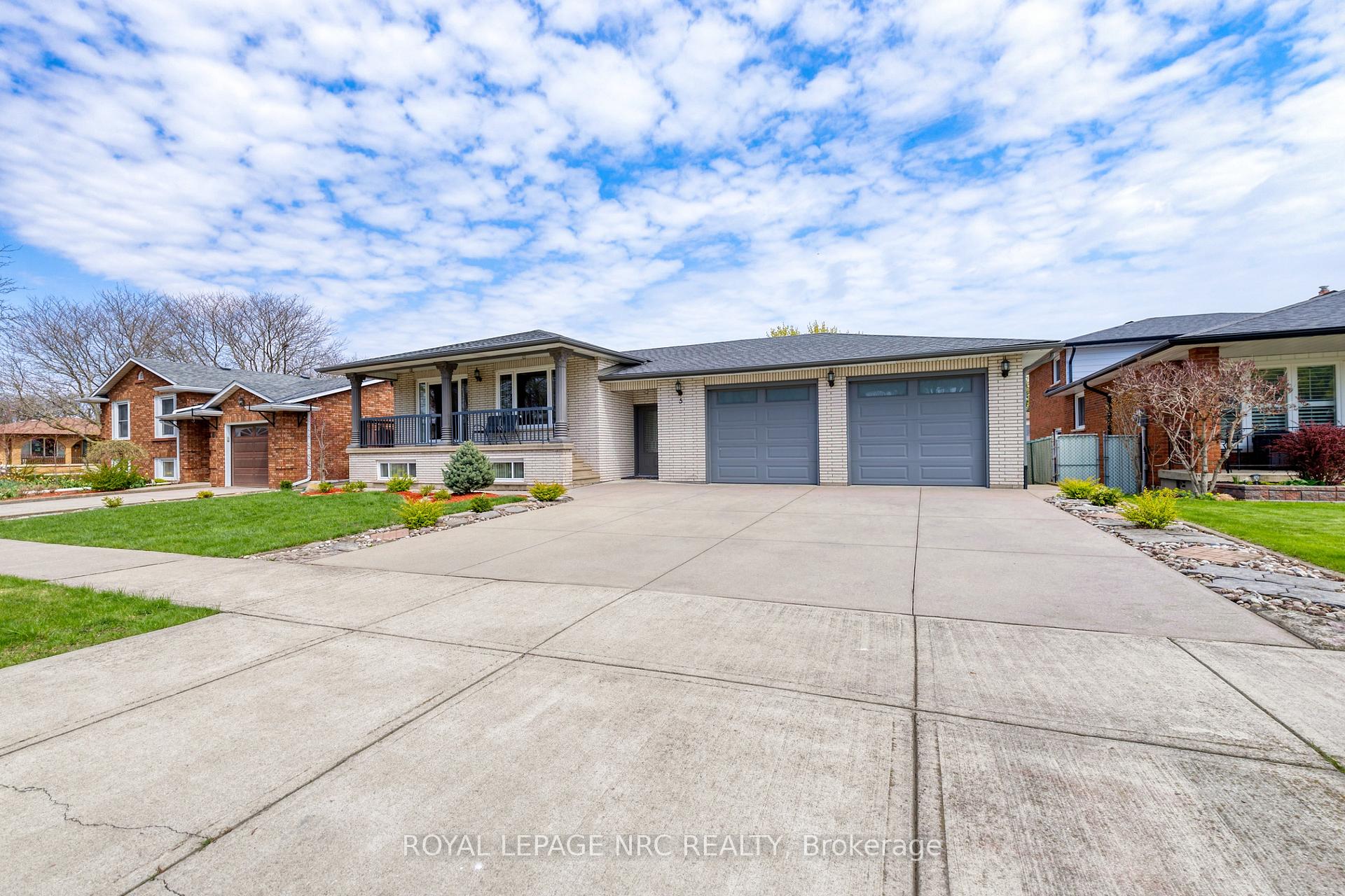 5 Royce Avenue, Hamilton, ON L8G 4C9