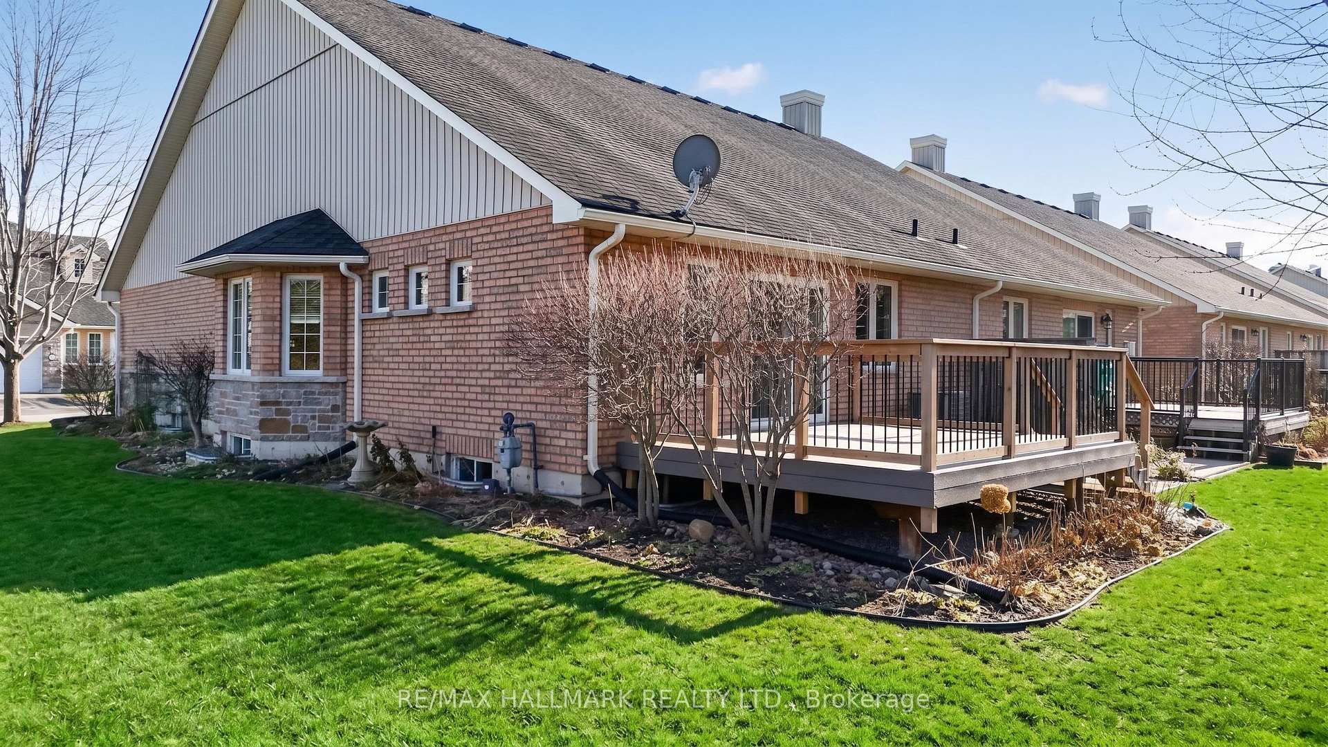86 VILLAGE Crescent 105, Peterborough — photo 3 of 5