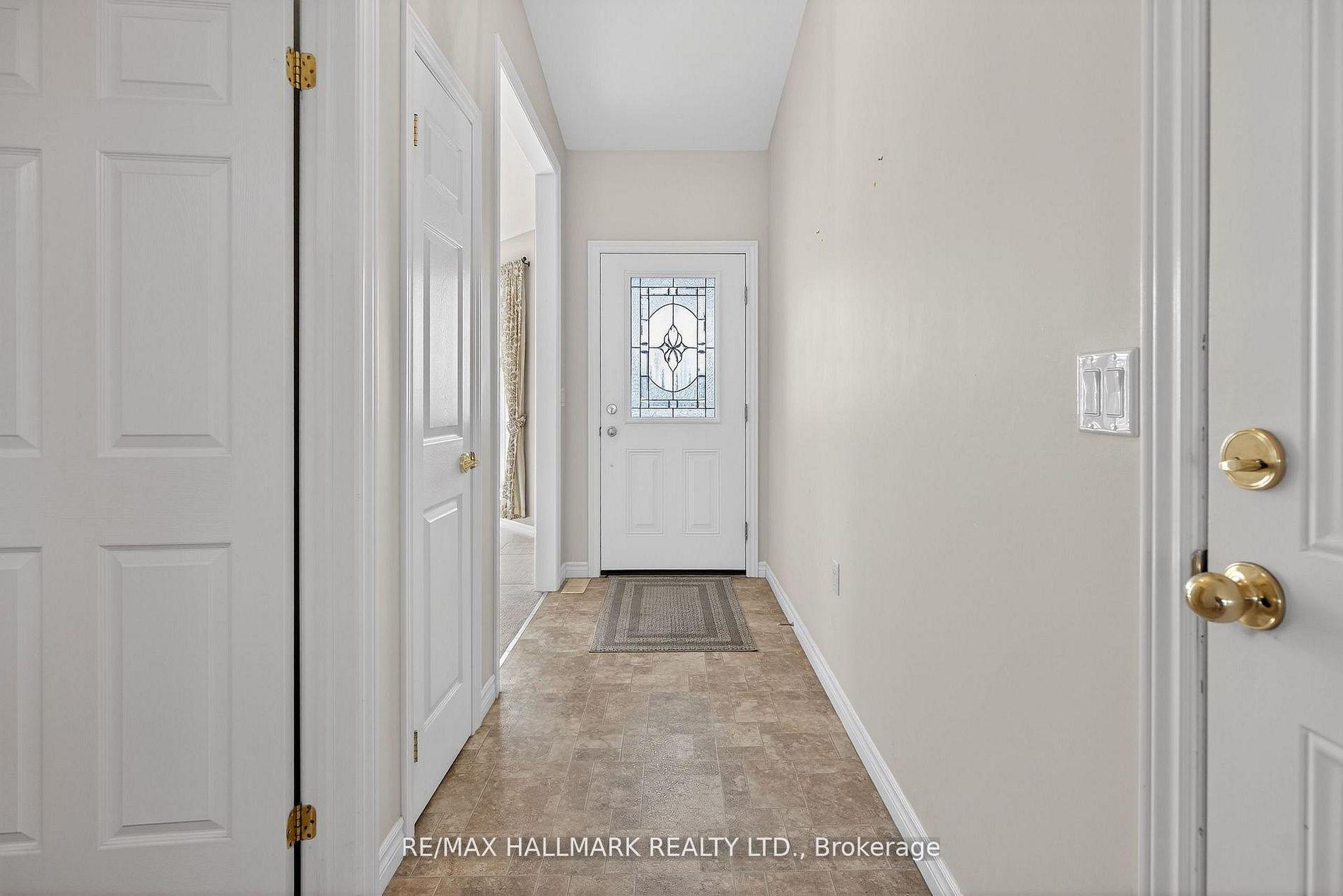 86 VILLAGE Crescent 105, Peterborough — photo 4 of 5