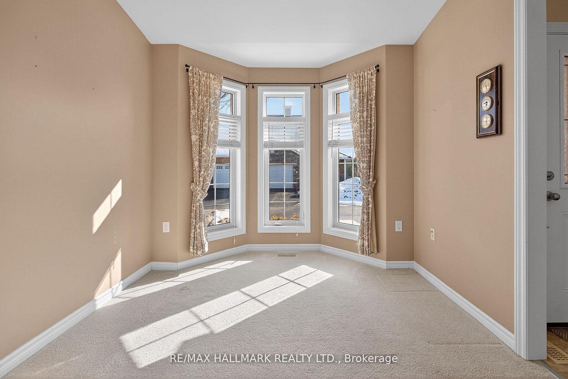 86 VILLAGE Crescent 105, Peterborough — photo 5 of 5