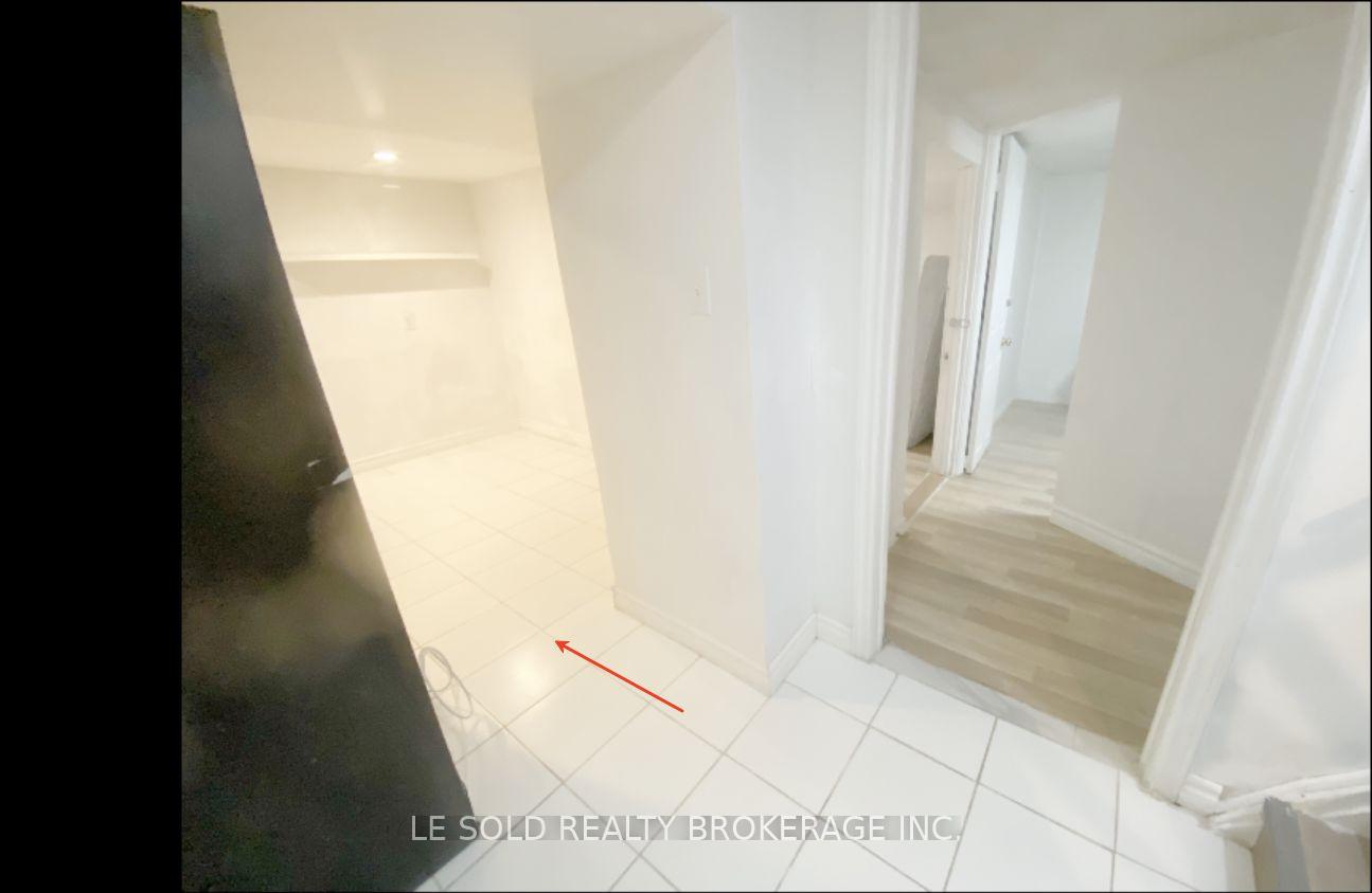 145 Leland Street Den Bsmt, Hamilton, ON L8S 3A2