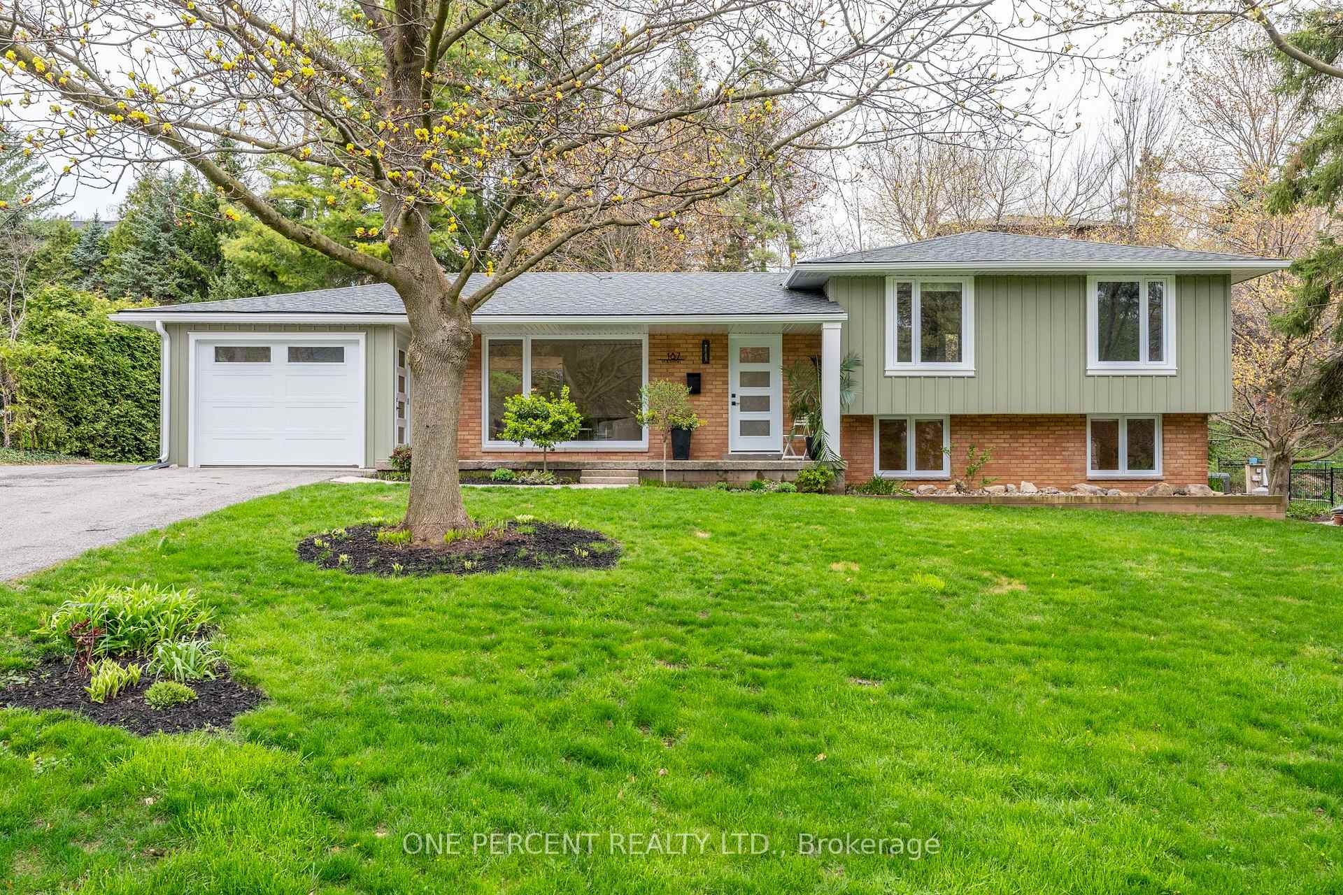187 Woodview Crescent, Hamilton, ON L9G 1G1