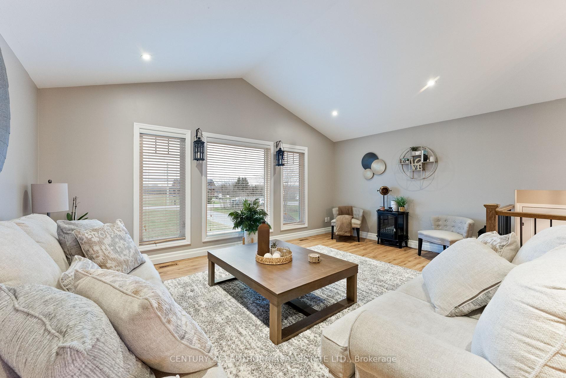20846 Loyalist Parkway, Prince Edward County — photo 3 of 5