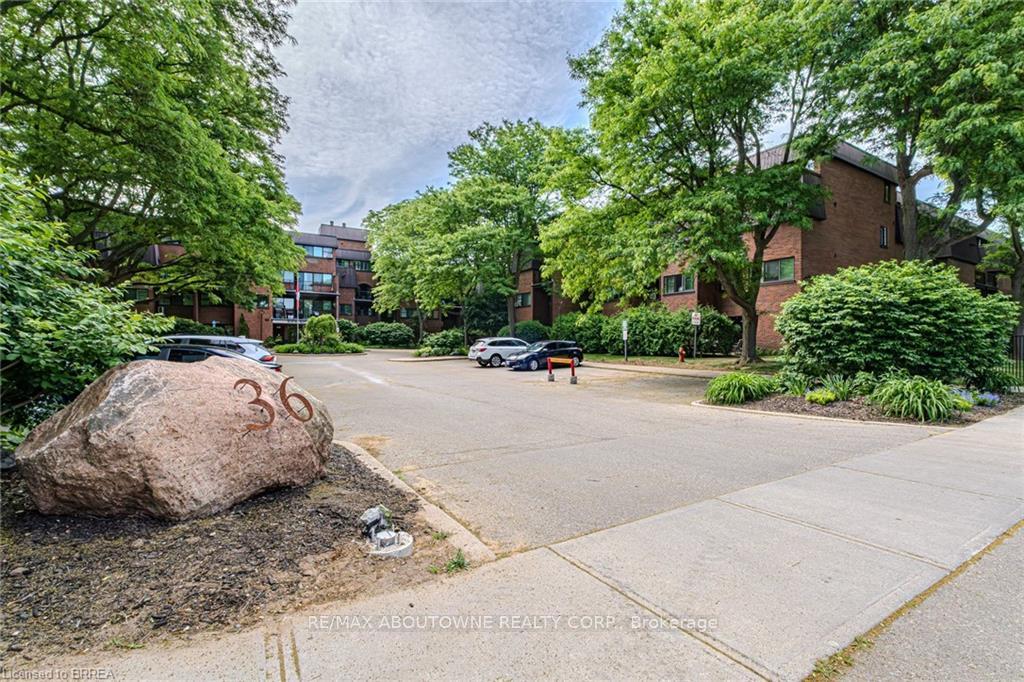 36 Hayhurst Road 334, Brantford, ON N3R 6Y9 — Brantford, Ontario