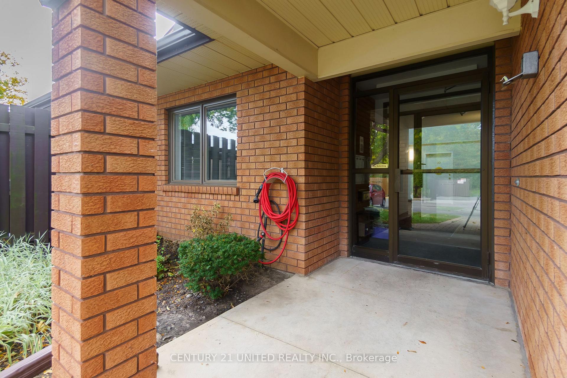 36 Champlain Crescent 15, Peterborough — photo 3 of 5