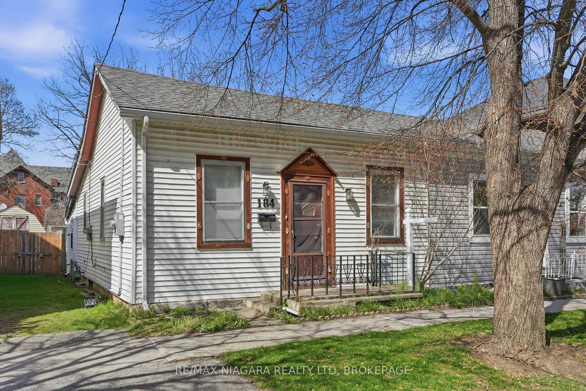 184 Wellington Street, Brantford — photo 2 of 5