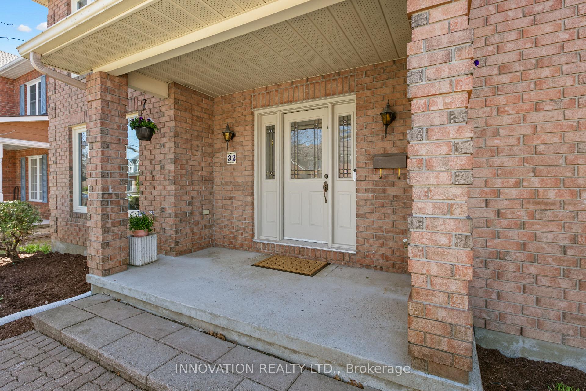 32 Marble Arch Crescent, South of Baseline to Knoxdale — photo 3 of 5