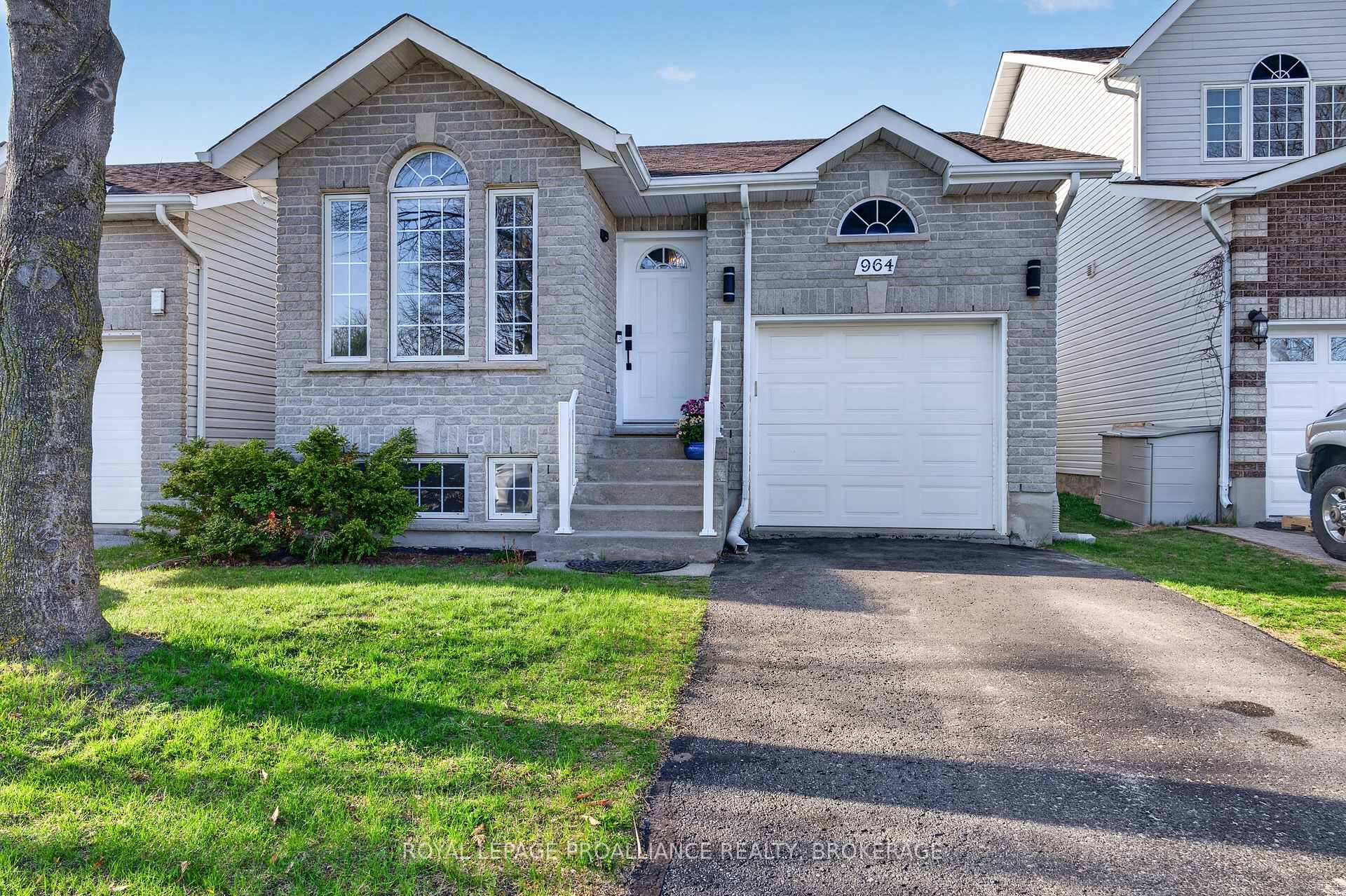 964 Rainbow Crescent, Kingston, ON K7K 7J2 — Kingston, Ontario