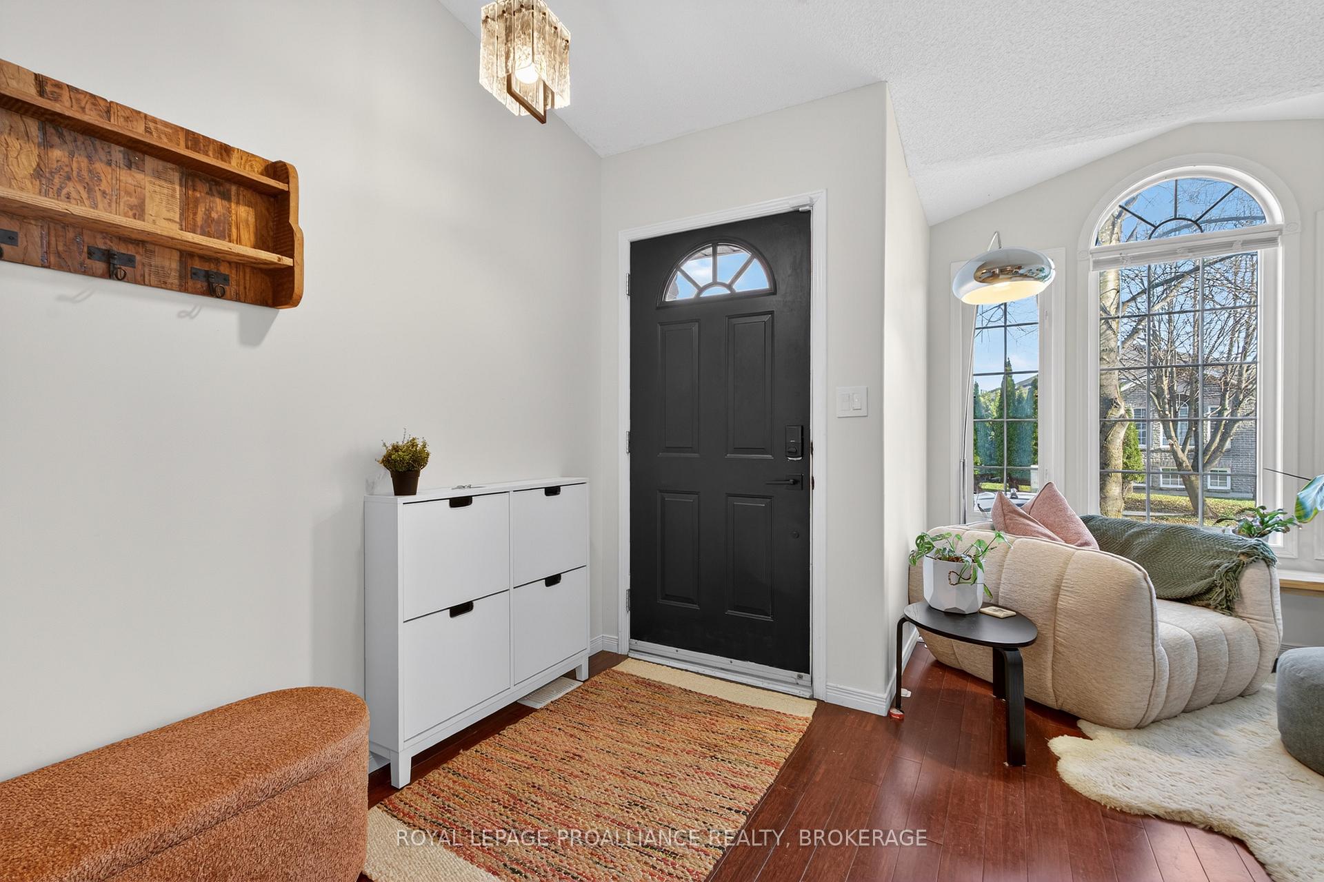 964 Rainbow Crescent, Kingston — photo 3 of 5