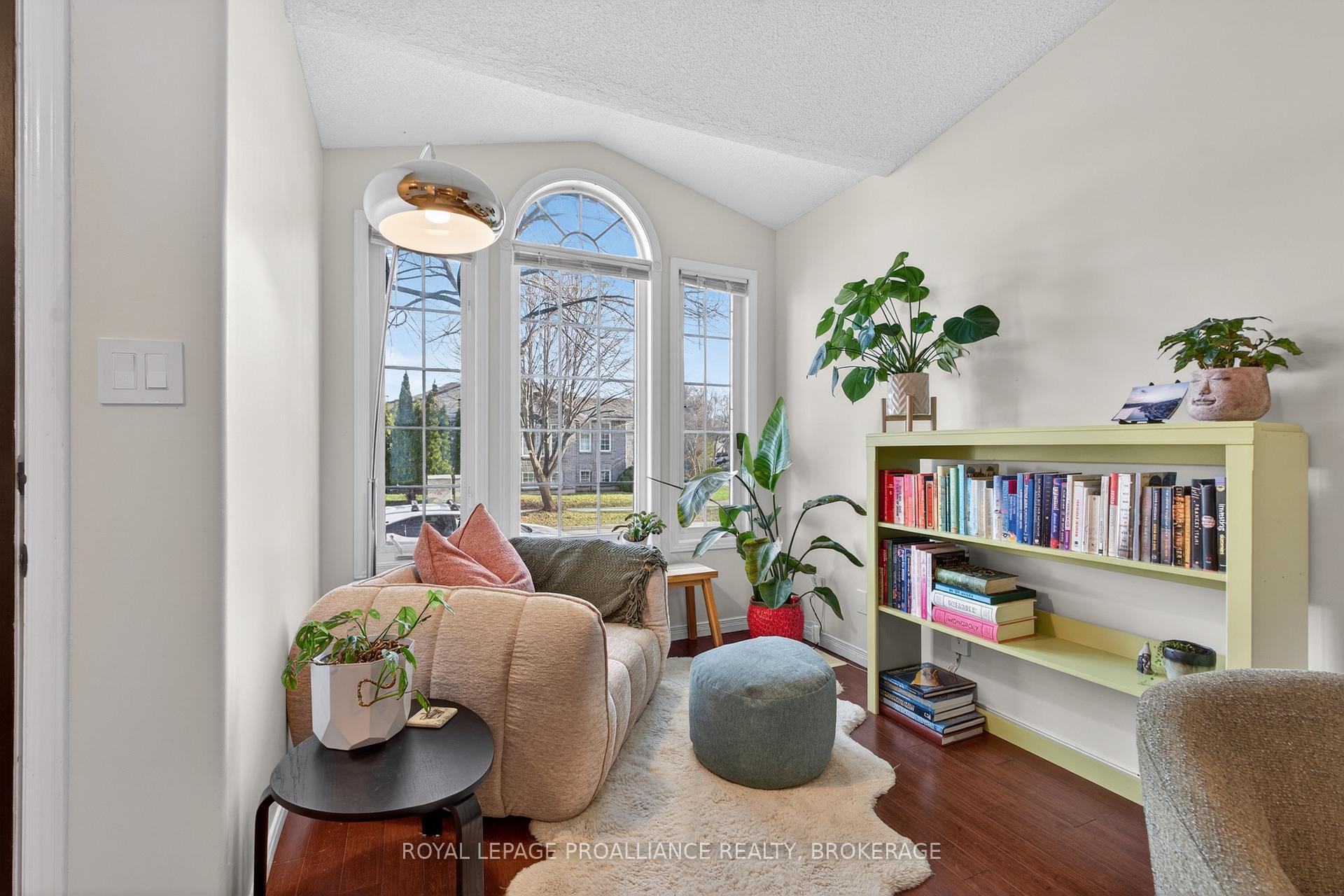 964 Rainbow Crescent, Kingston — photo 4 of 5