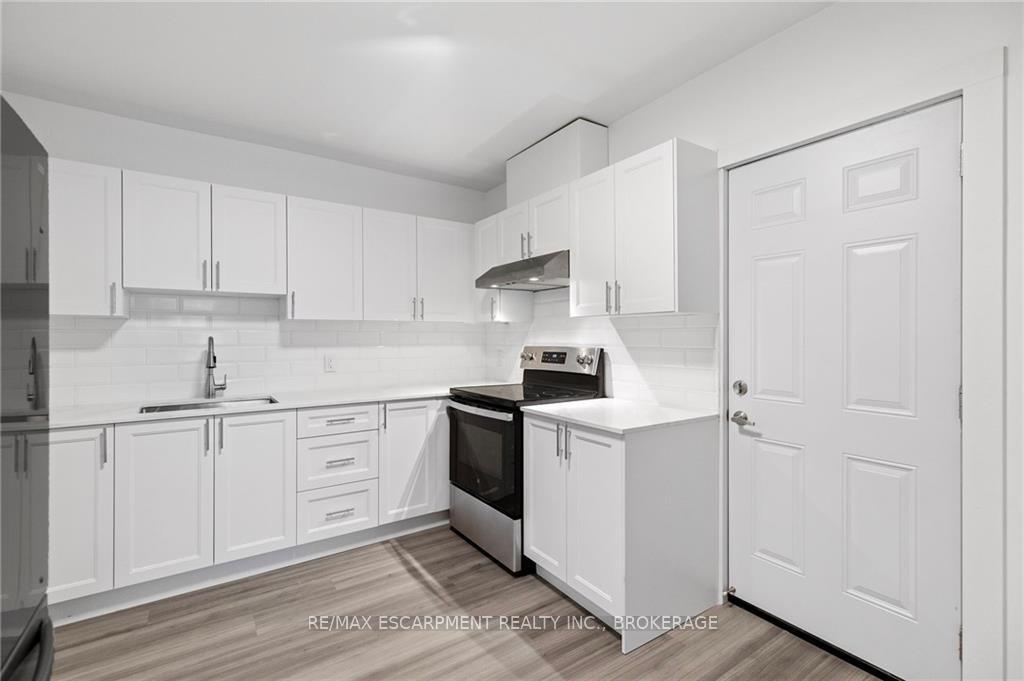 94 King Street W, Brockville — photo 4 of 5