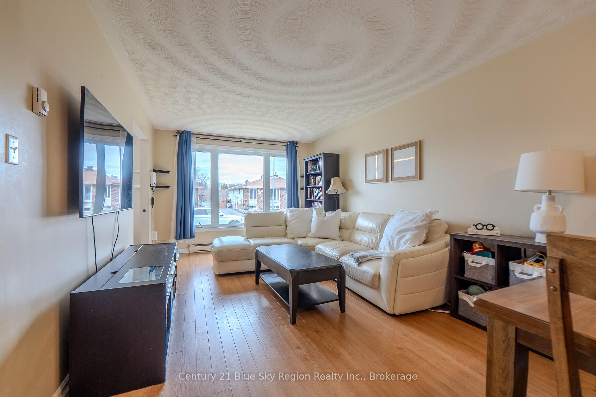 30 Harris Drive, North Bay — photo 4 of 5