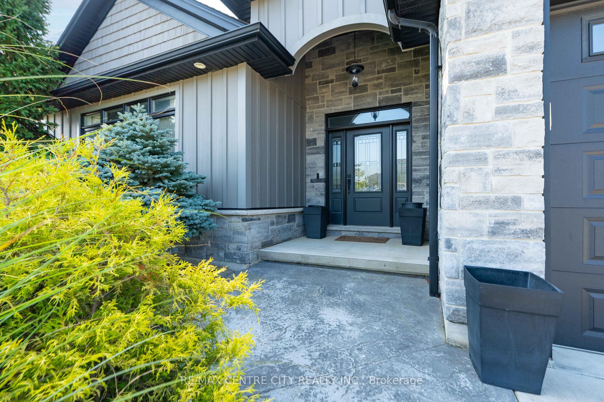 21 Belmont Avenue, Tillsonburg — photo 3 of 5