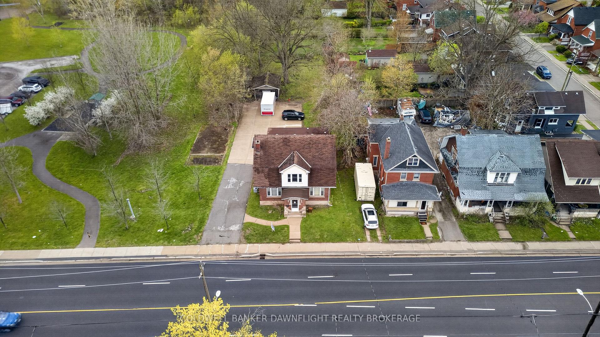 193 Wharncliffe Road S, London South — photo 2 of 5