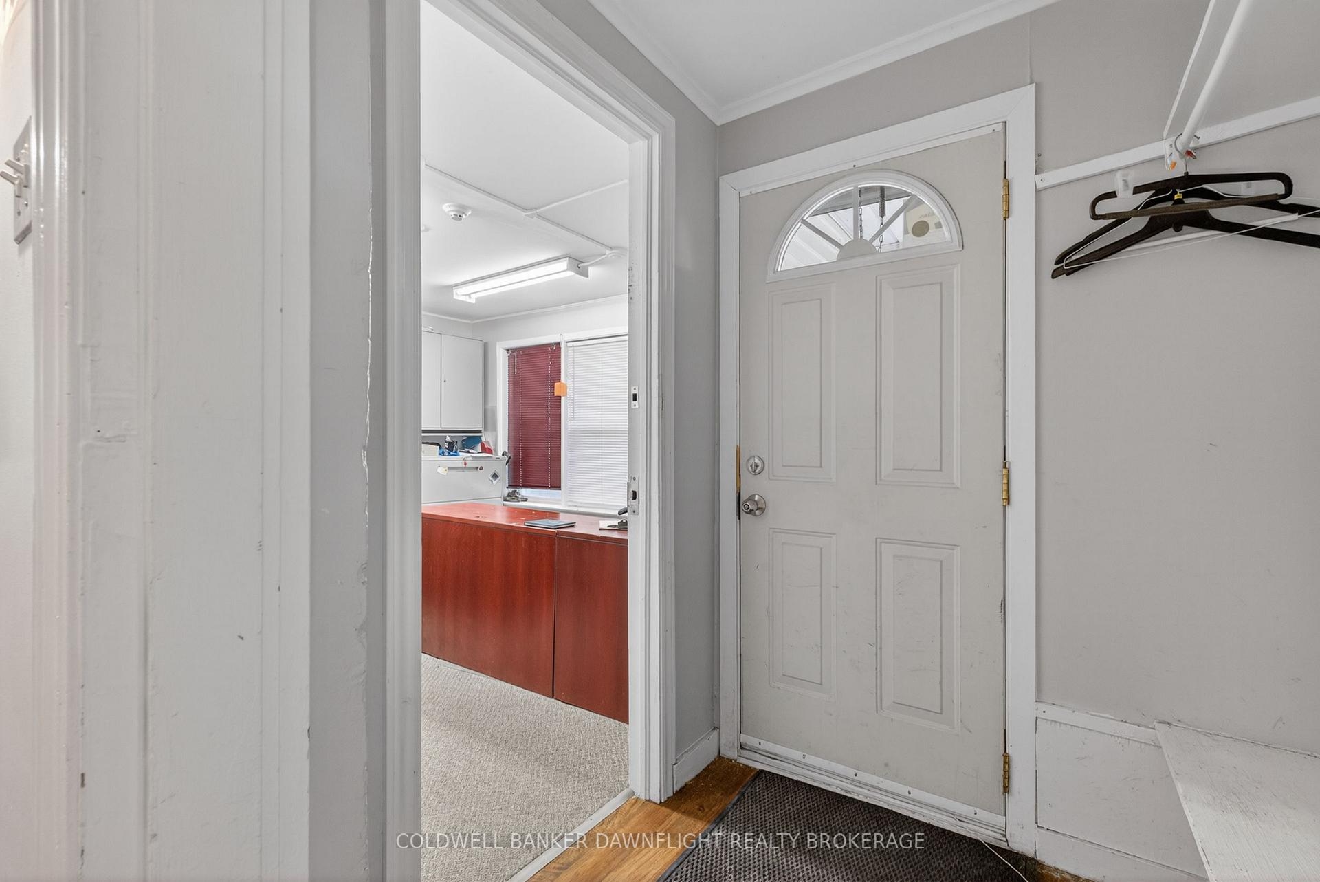 193 Wharncliffe Road S, London South — photo 4 of 5
