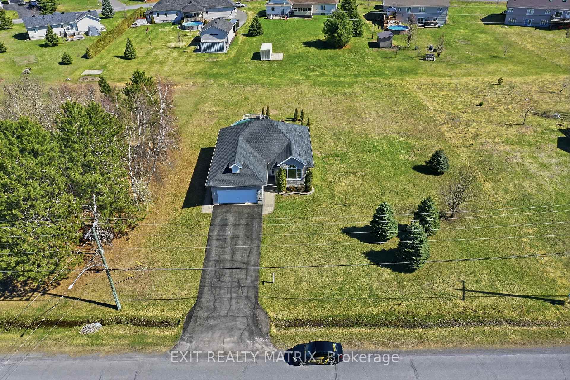 2117 Lemery Street, Clarence-Rockland — photo 2 of 5