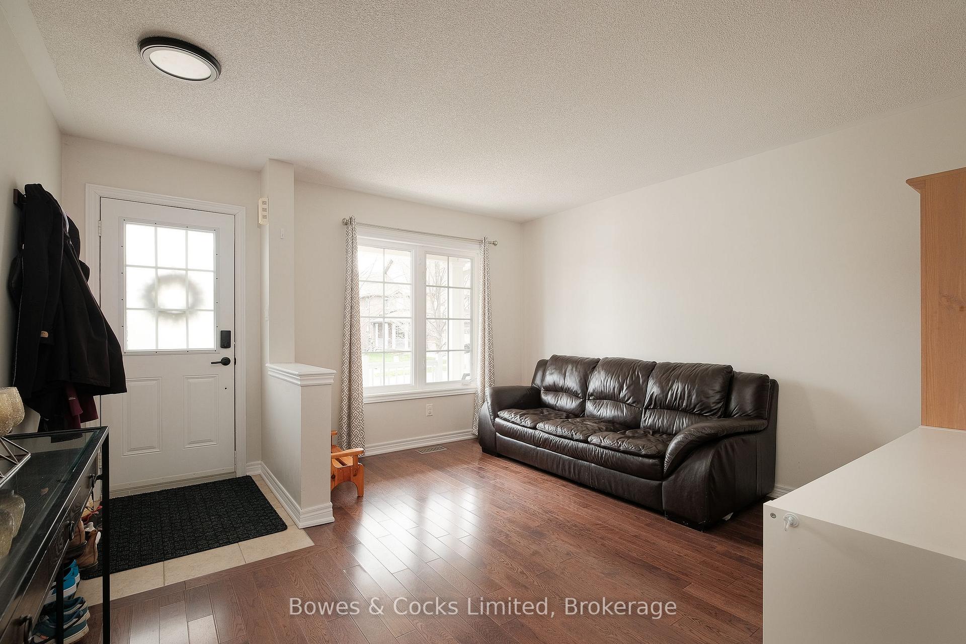 219 Louden Terrace, Peterborough — photo 3 of 5