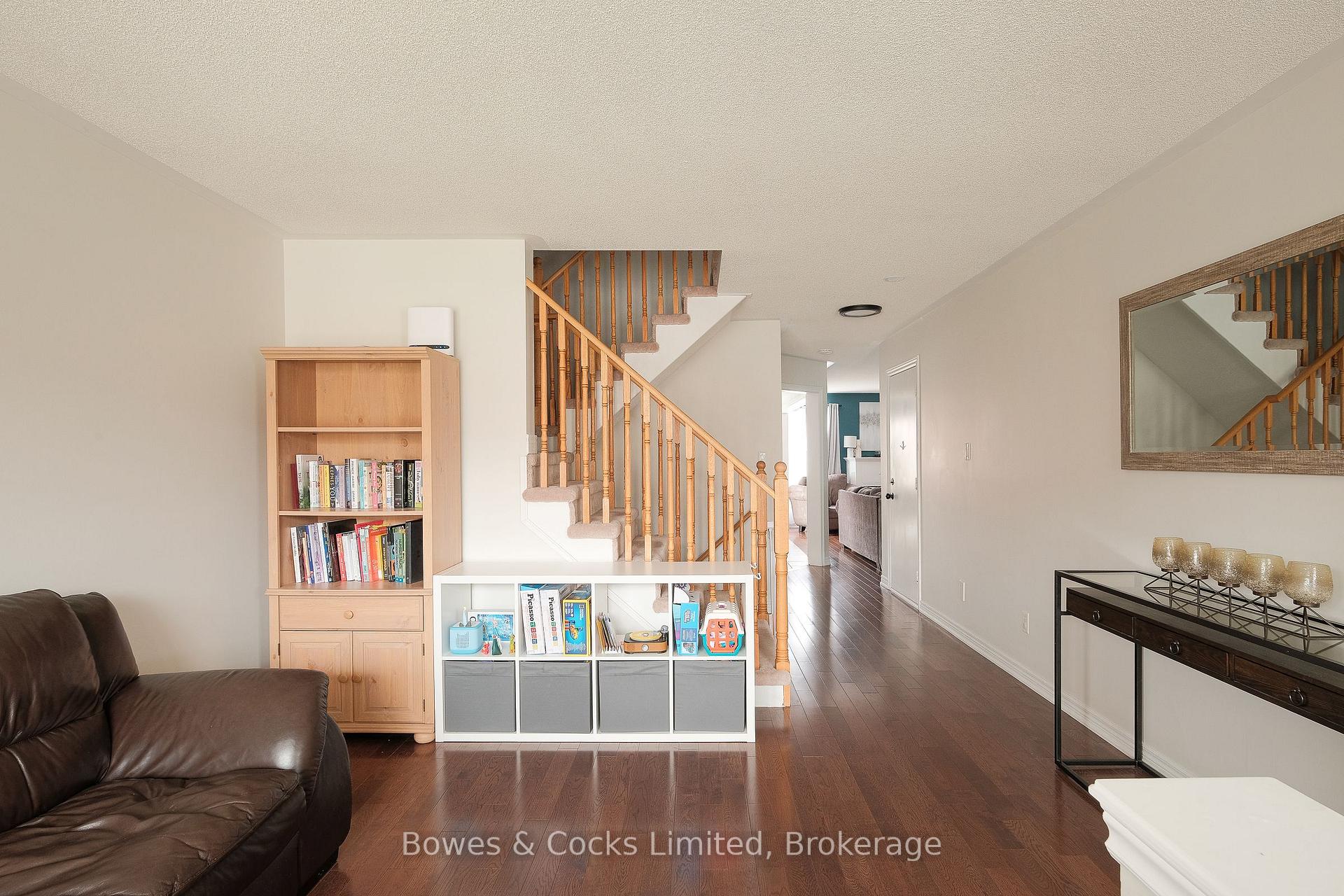 219 Louden Terrace, Peterborough — photo 4 of 5