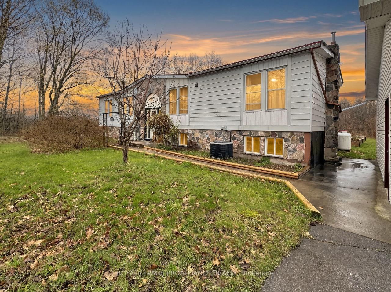 19656 Loyalist Parkway, Prince Edward County — photo 4 of 5