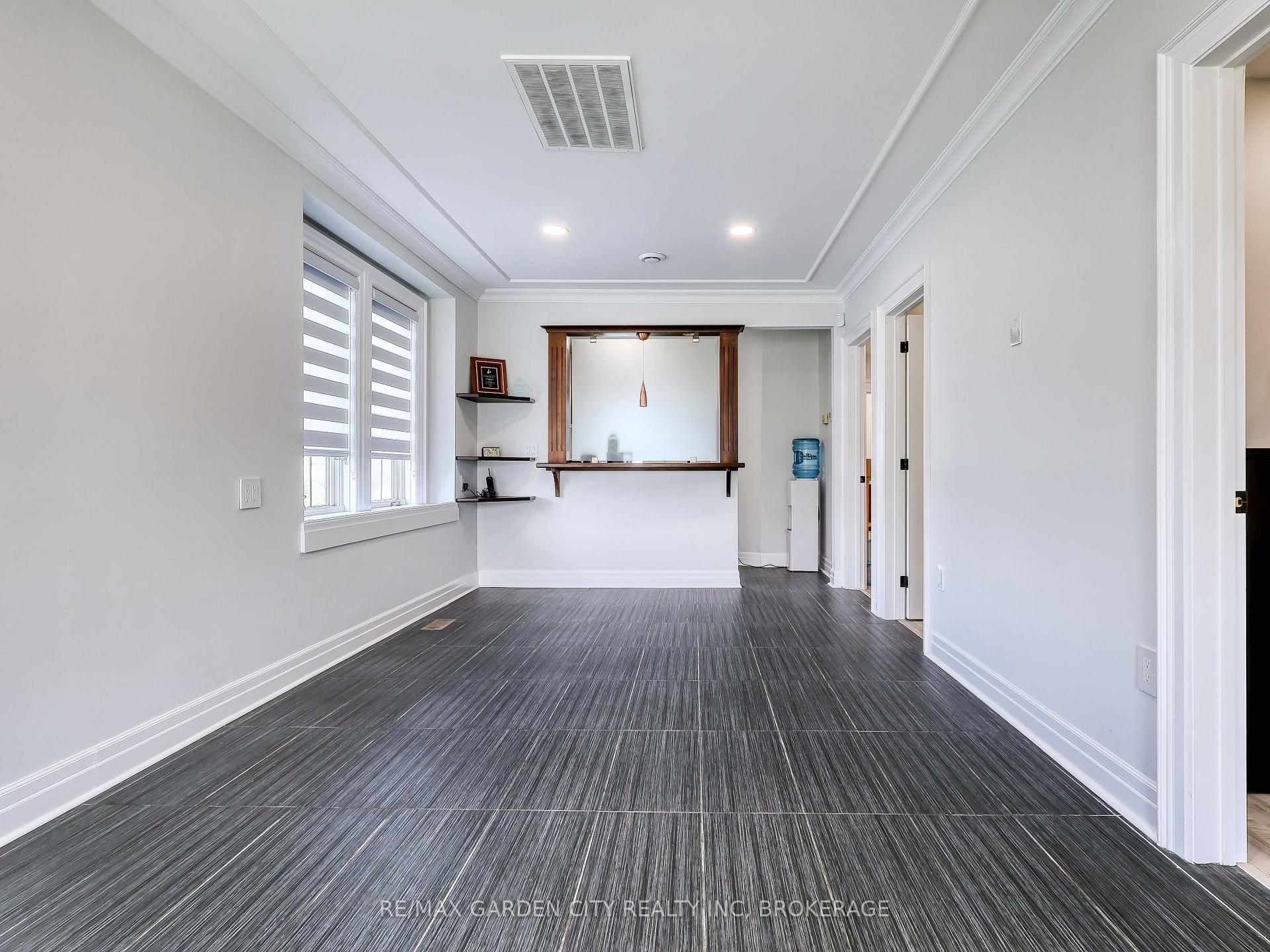 141 Eastchester Avenue Main Floor Main Building, St. Catharines, ON L2P 2Z5