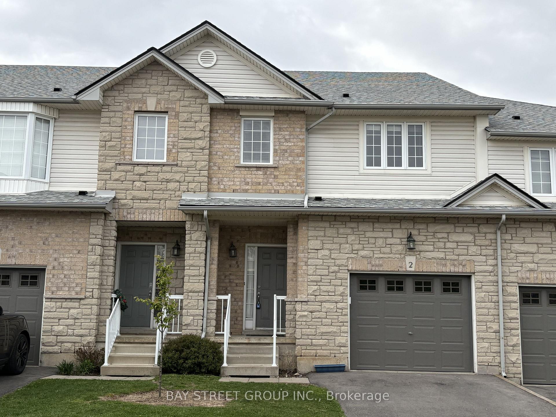 60 CLOVERLEAF Drive 2, Hamilton, ON L9K 1S8