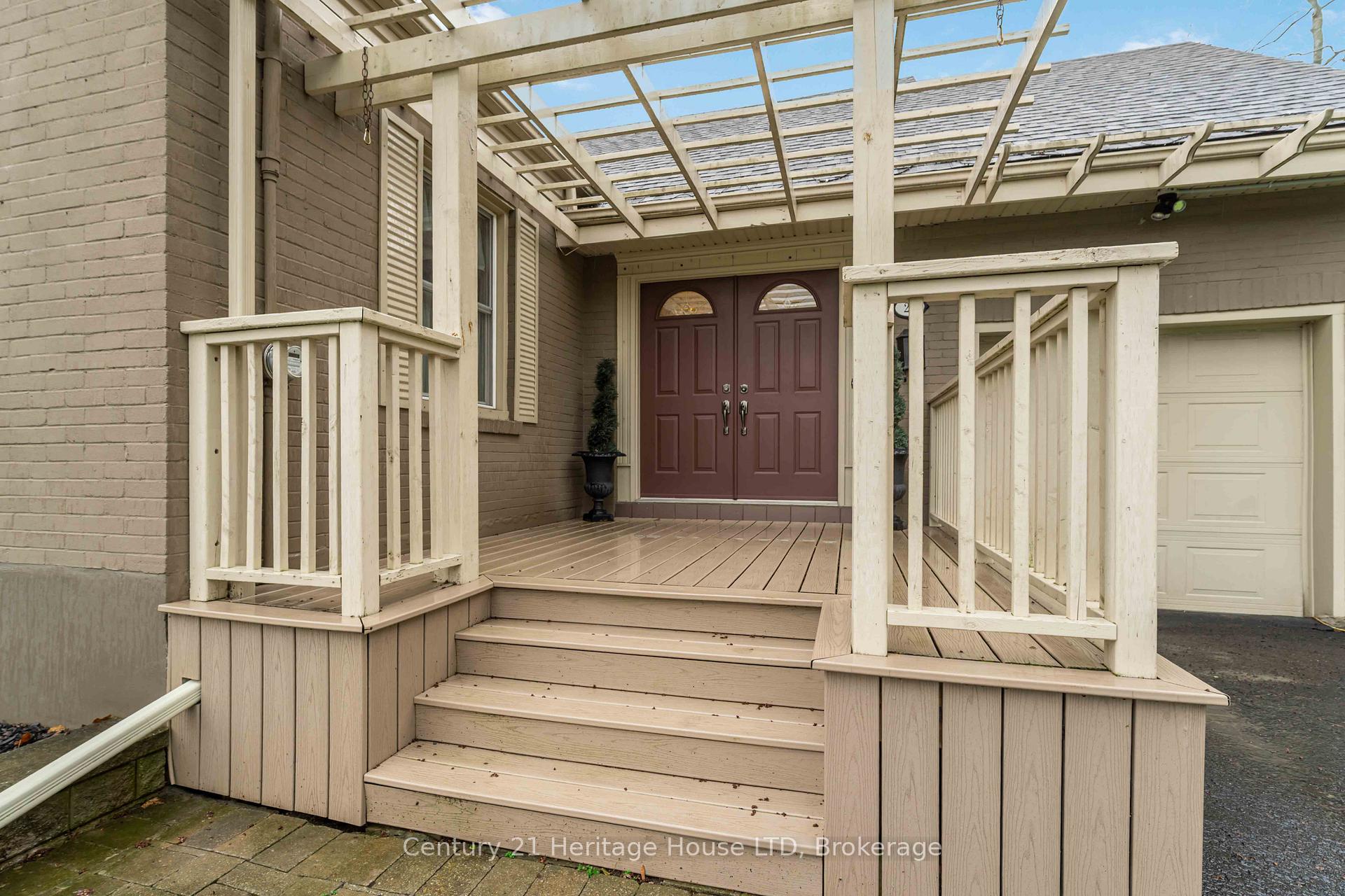 25 GLENVIEW Avenue, Welland — photo 2 of 5