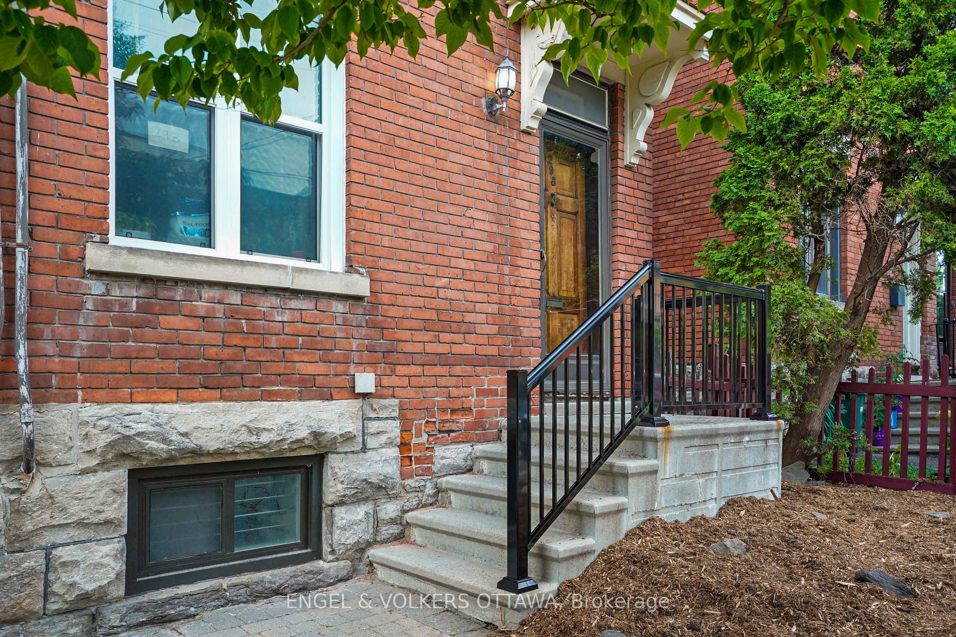293 Somerset Street E, Lower Town - Sandy Hill — photo 2 of 5