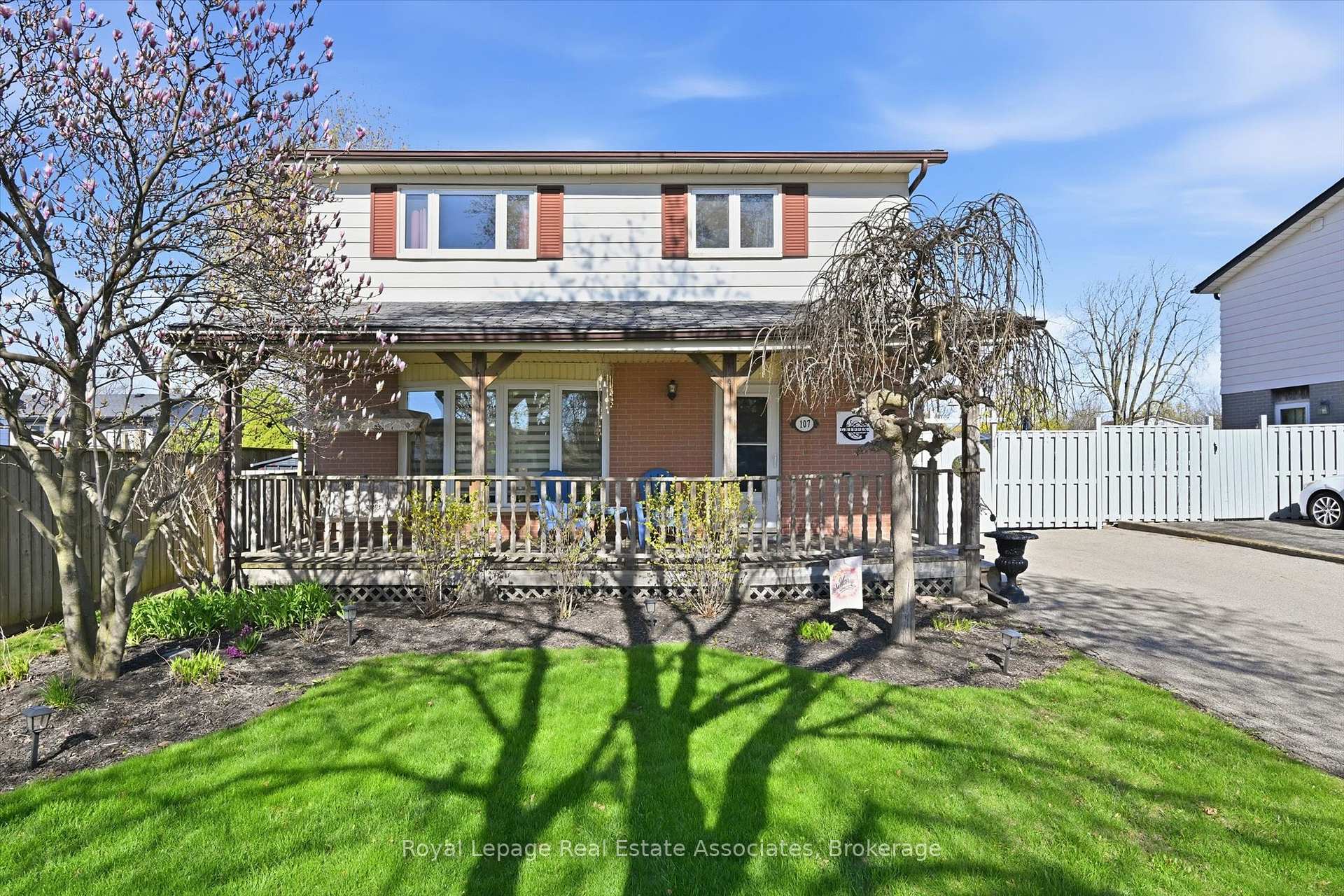 107 Billington Crescent, Hamilton, ON L8T 4R3
