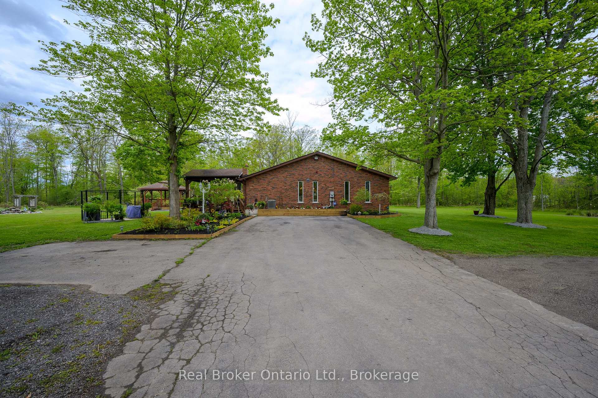 2859 Dominion Road, Fort Erie — photo 5 of 5