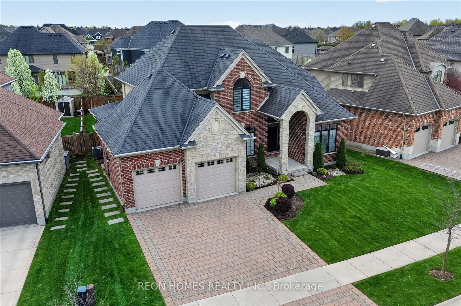 2192 CALLINGHAM Drive, London North — photo 3 of 5