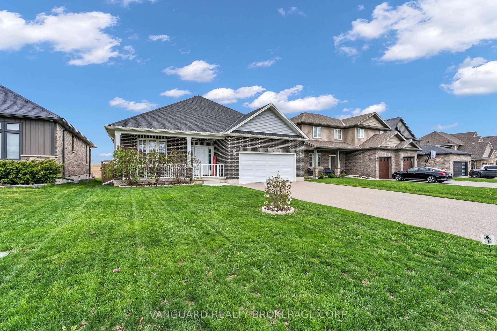 18 Crocus Avenue, Tillsonburg — photo 2 of 5