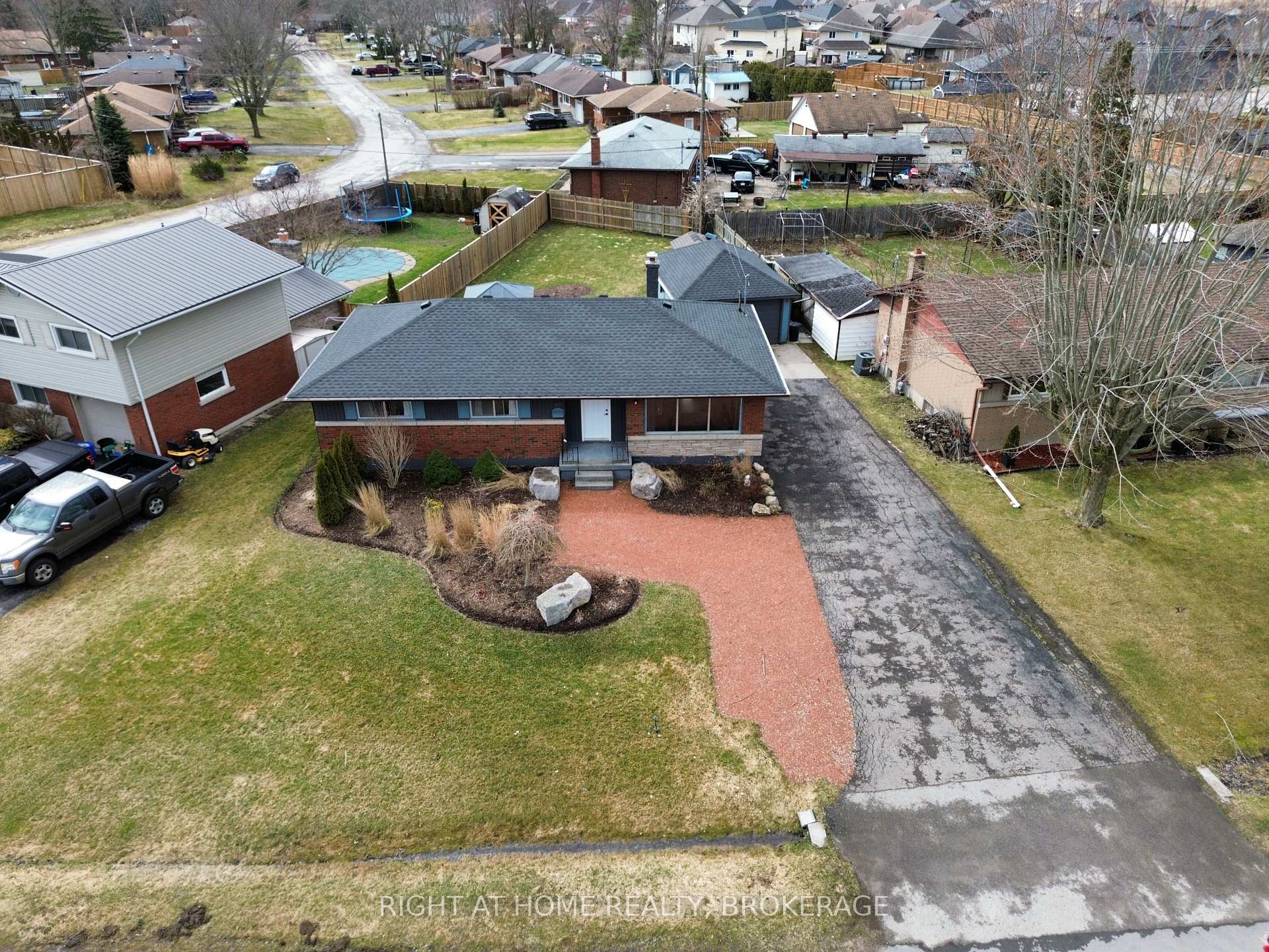 105 Glenwood Parkway, Welland — photo 2 of 5