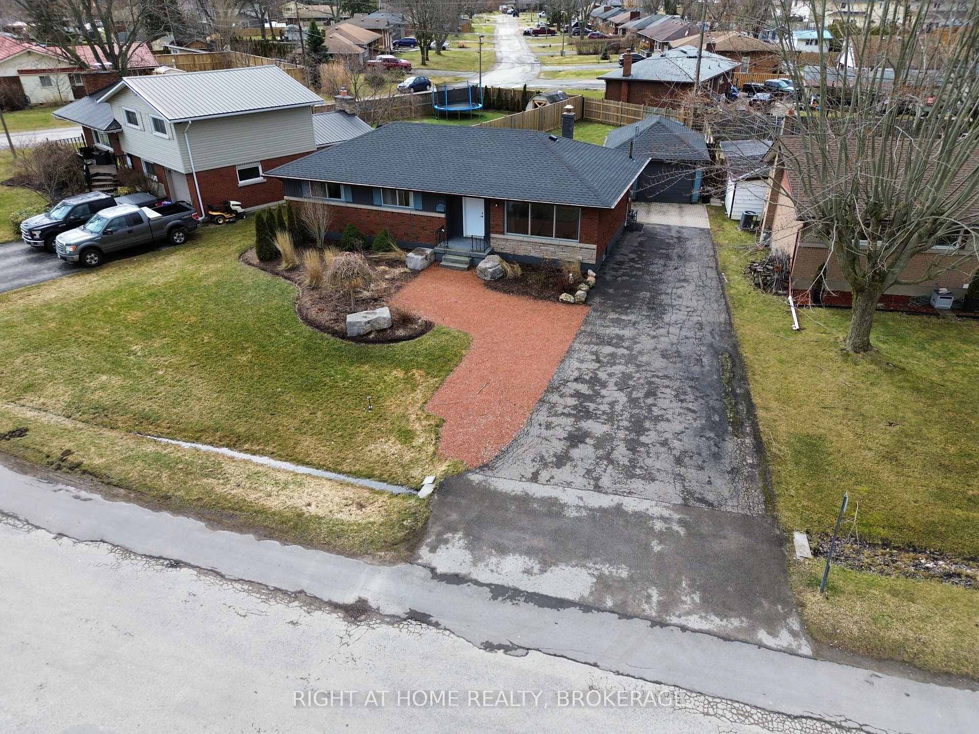 105 Glenwood Parkway, Welland — photo 3 of 5