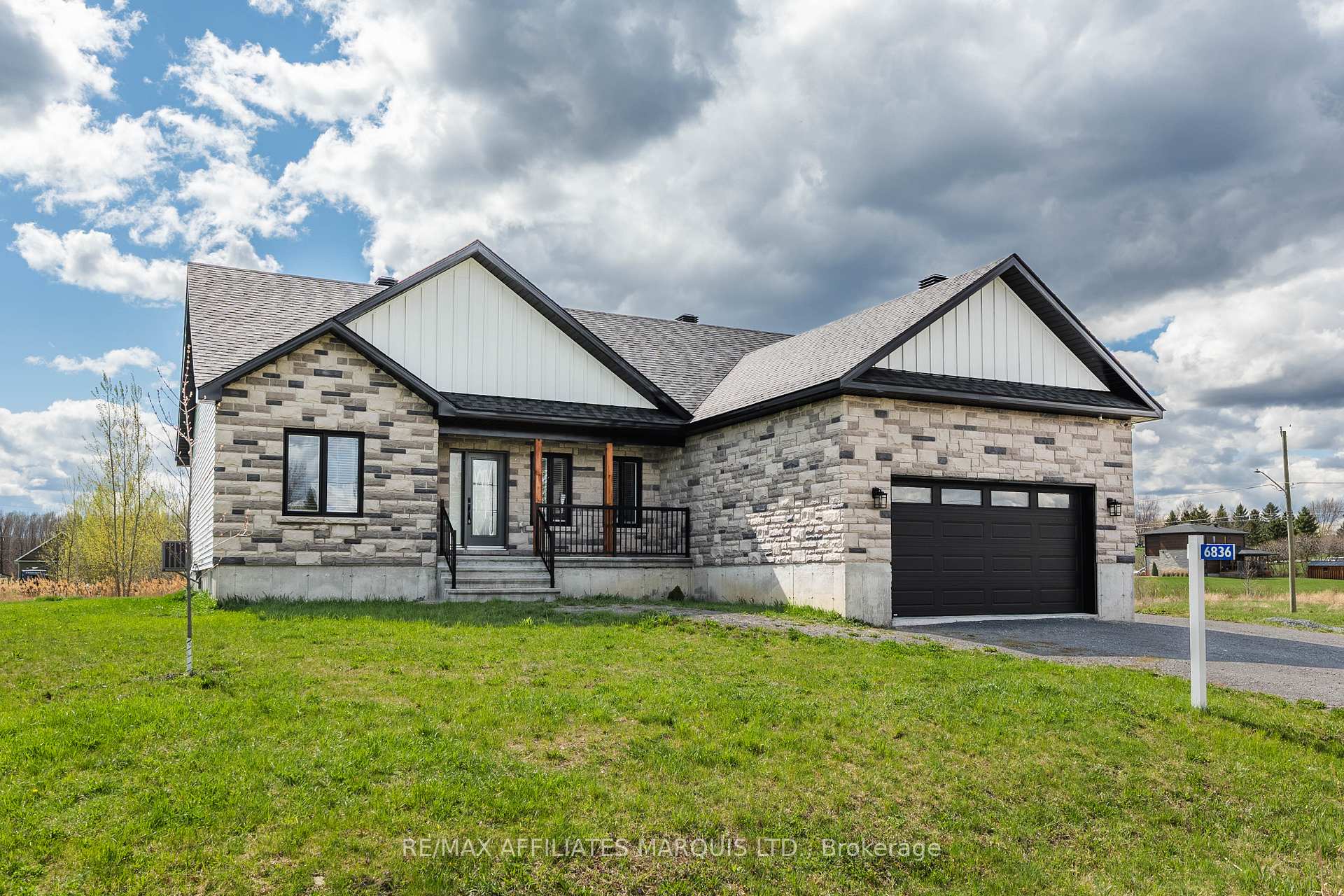 6836 James Crescent, South Glengarry — photo 2 of 5