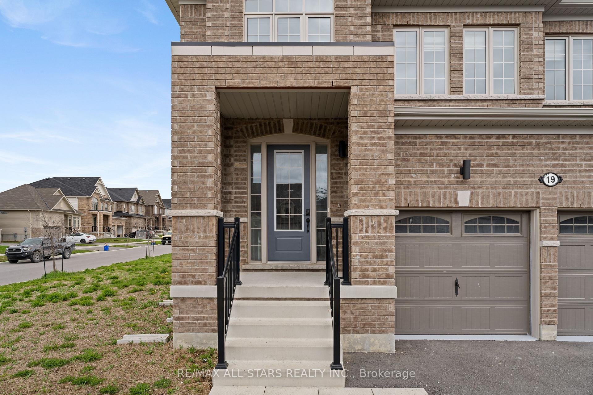 19 Hennessey Crescent, Kawartha Lakes — photo 4 of 5