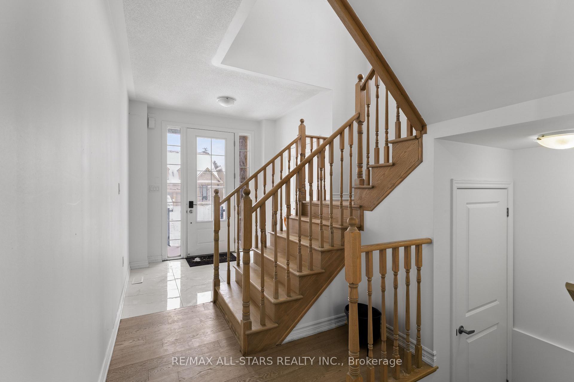 19 Hennessey Crescent, Kawartha Lakes — photo 5 of 5
