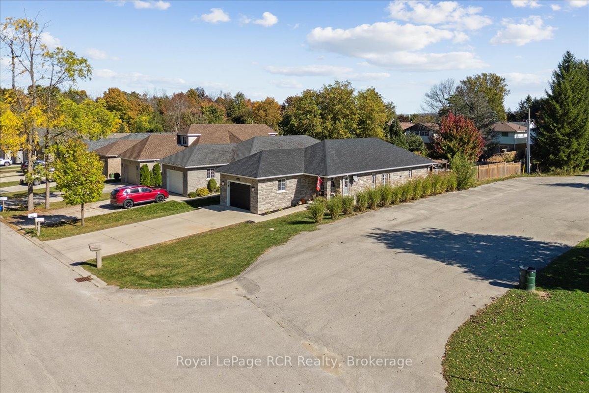 1807 8th Avenue W, Owen Sound — photo 2 of 5