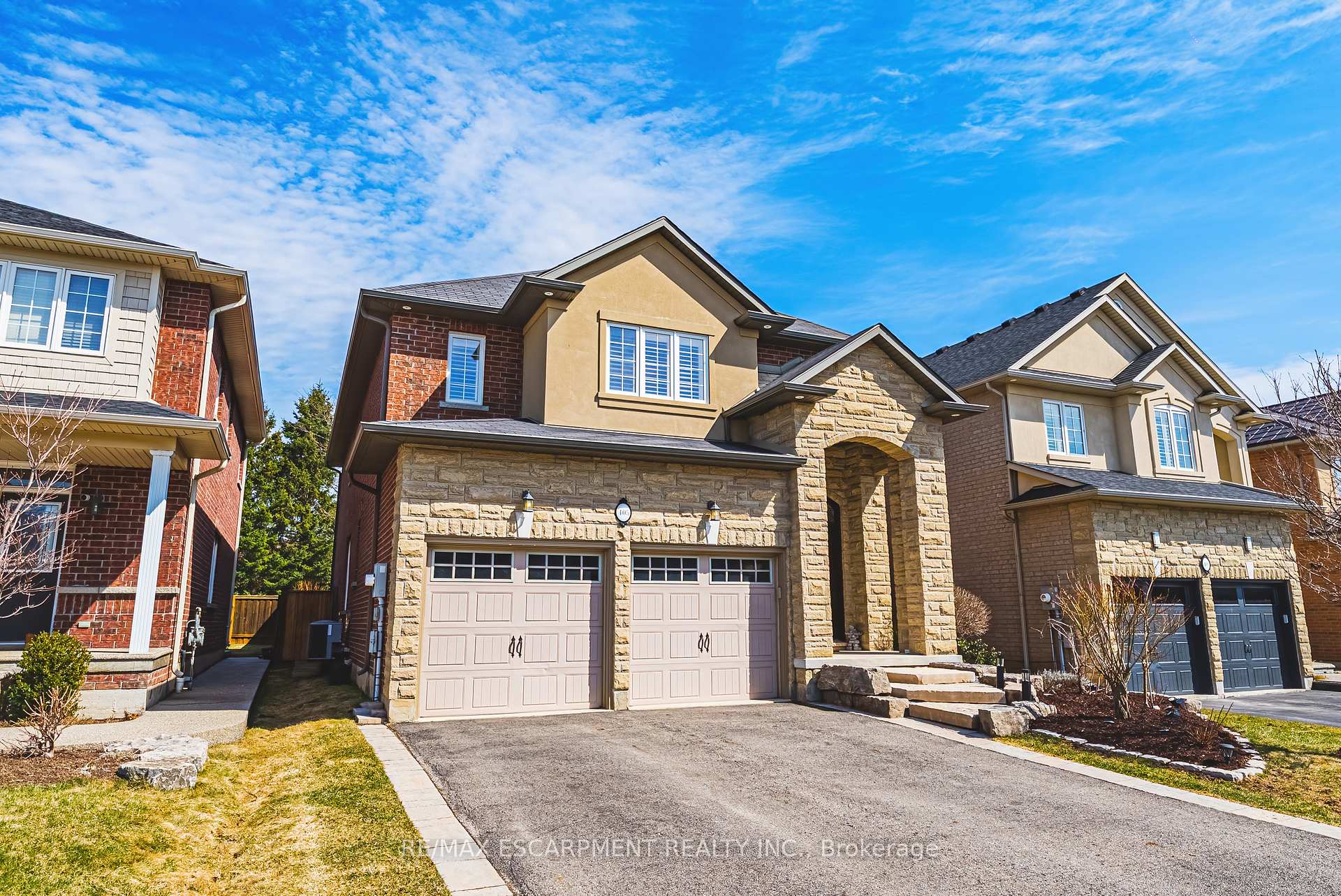 405 VALRIDGE Drive, Hamilton, ON L9G 0B2