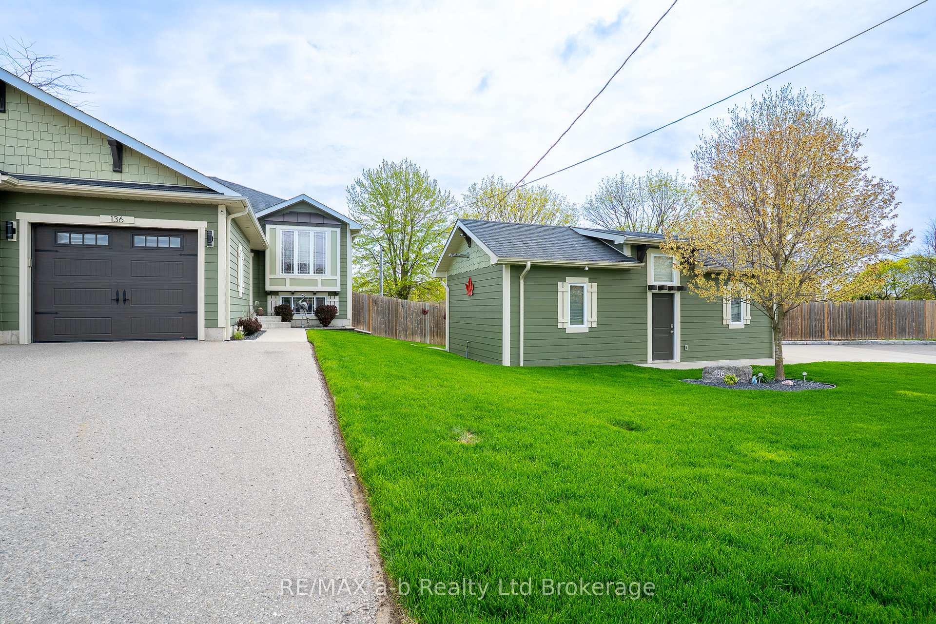 136 Maple Lane, Tillsonburg — photo 4 of 5
