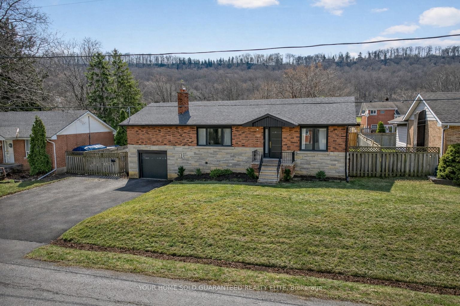 22 Hazelwood Avenue, Grimsby, ON L3M 1K1 — Grimsby, Ontario