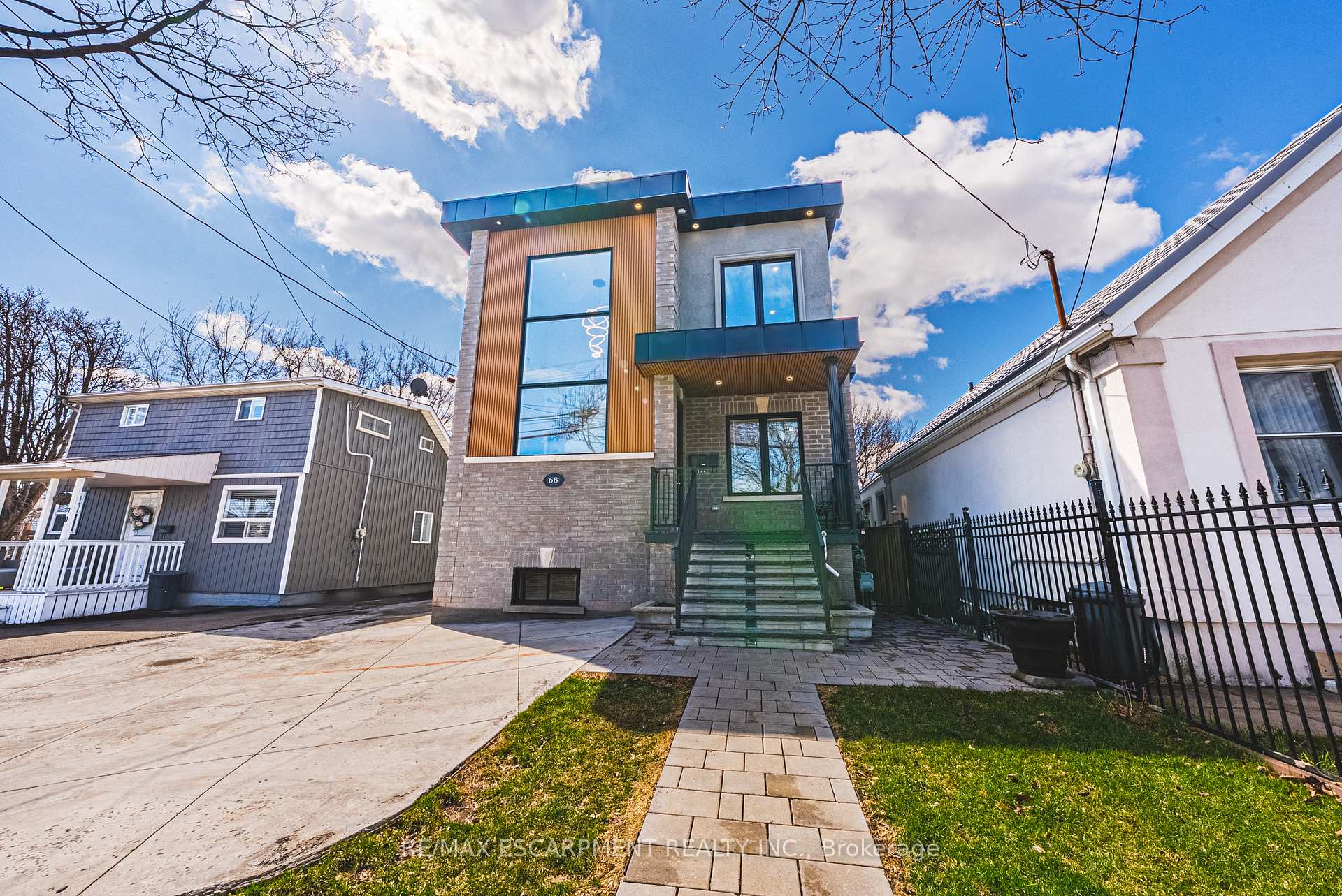 68 Vansitmart Avenue, Hamilton, ON L8H 3A5