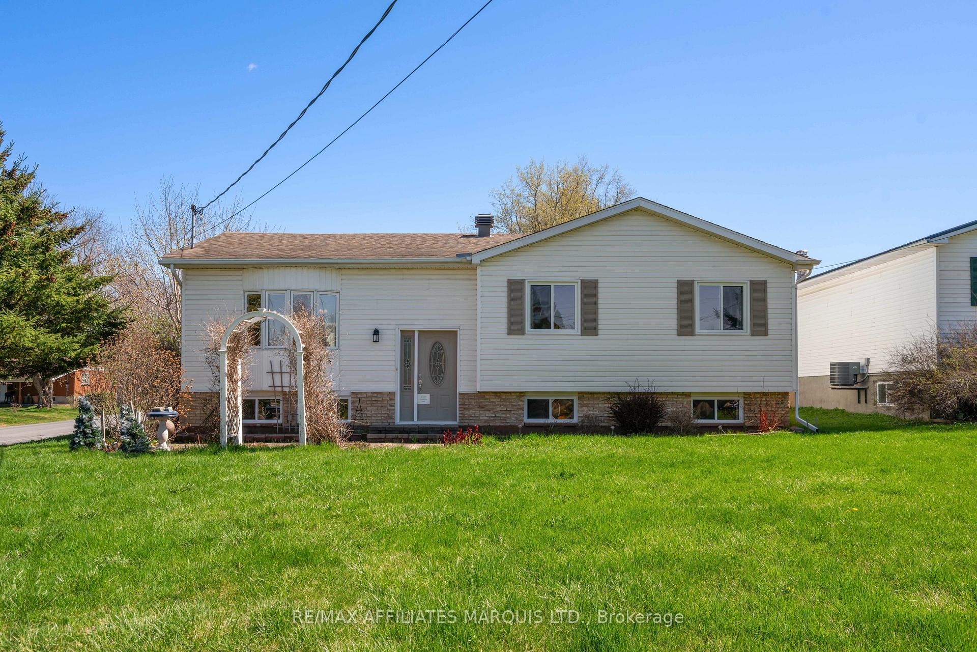 3497 Bruce Street, South Stormont, ON K6K 1N2 — South Stormont, Ontario
