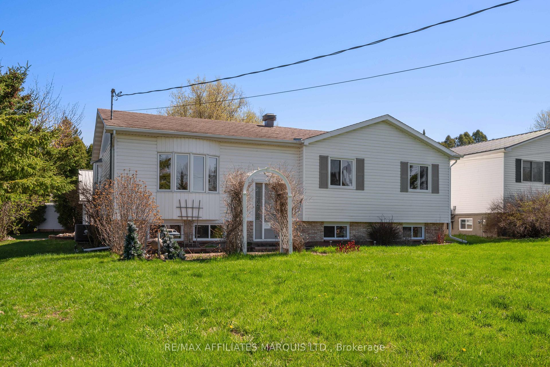 3497 Bruce Street, South Stormont — photo 2 of 5