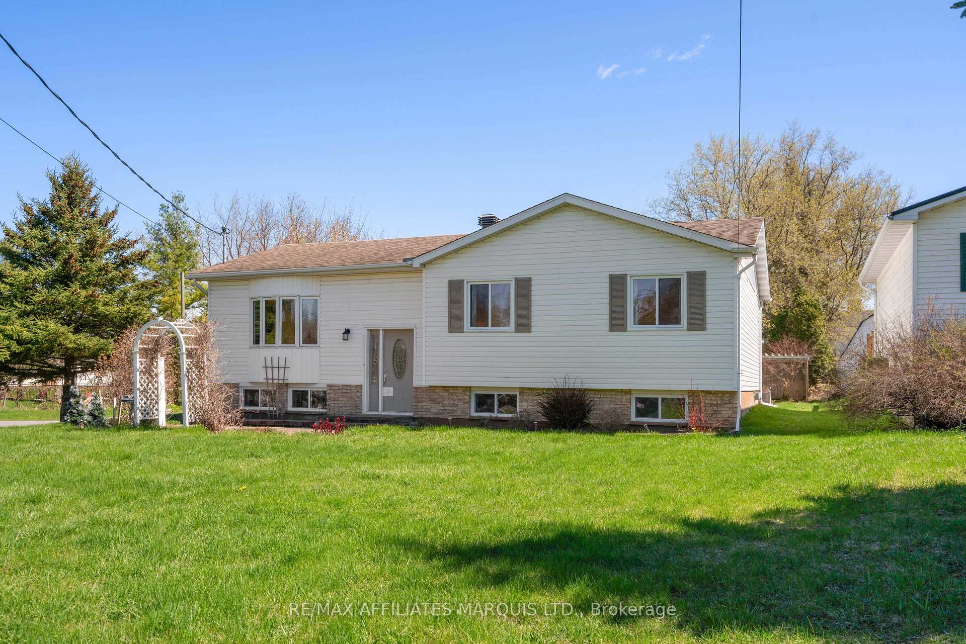 3497 Bruce Street, South Stormont — photo 3 of 5