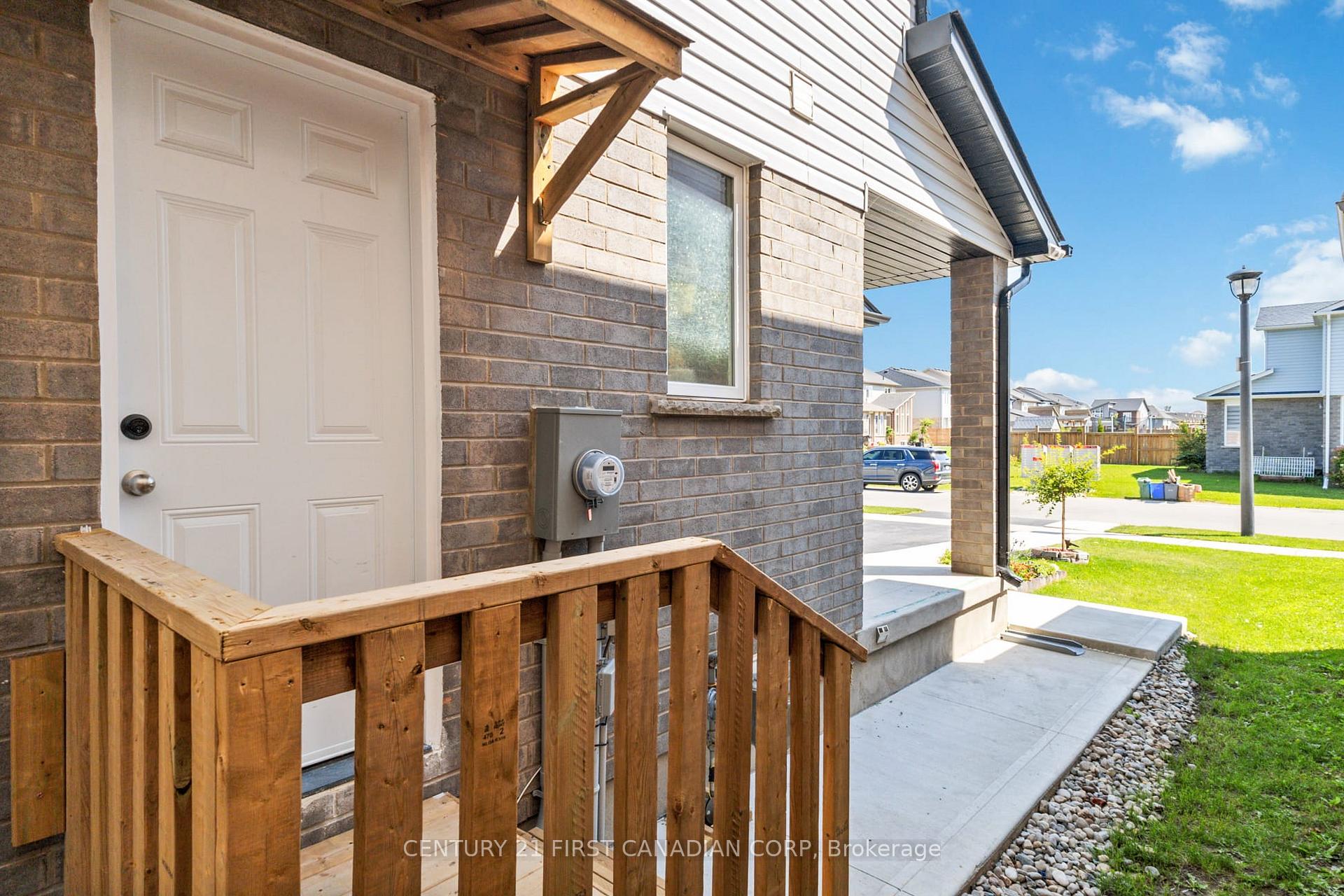 2043 Cedarpark Drive Lower, London North — photo 3 of 5