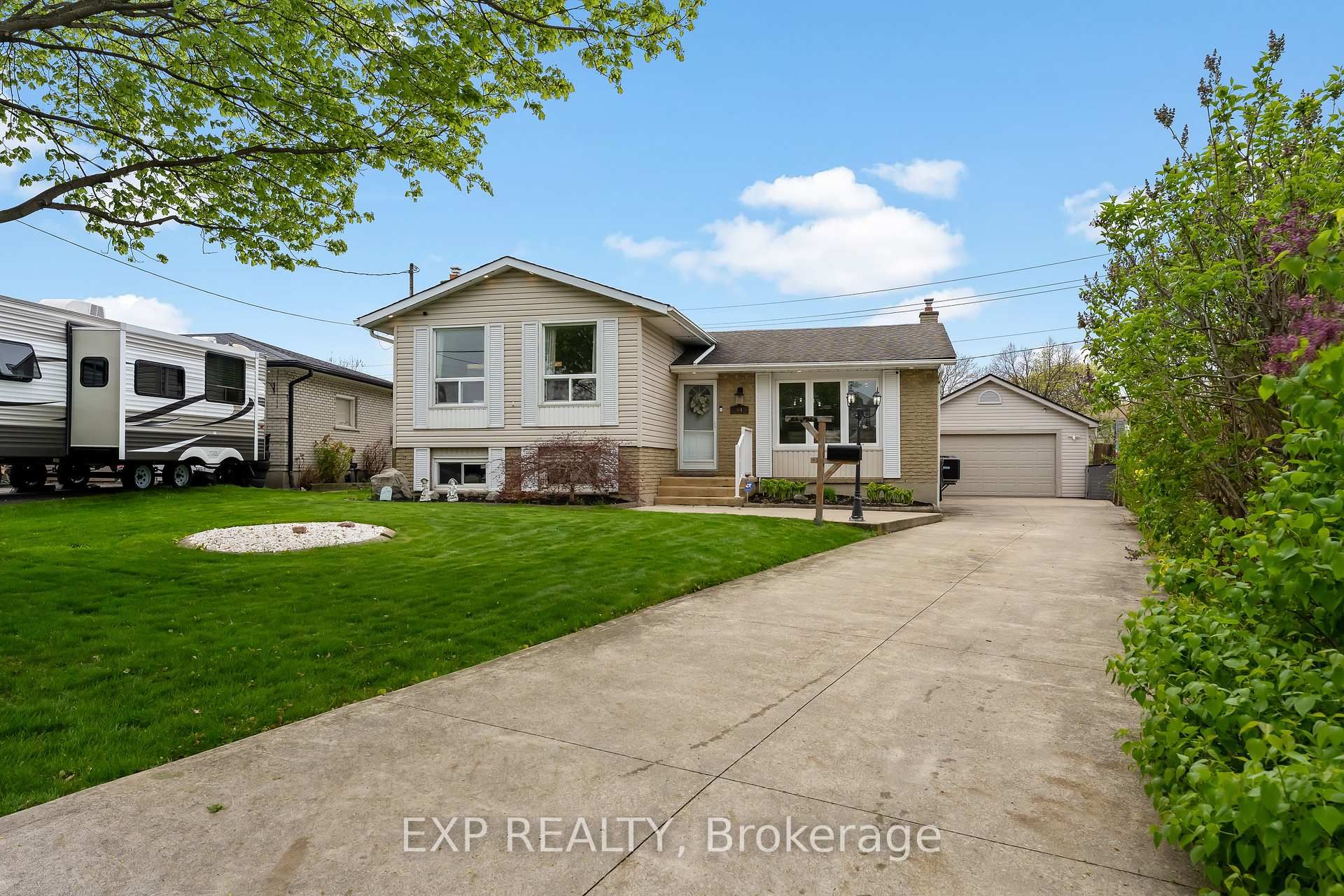 64 Carriage Road, St. Catharines, ON L2P 1T1 — St. Catharines, Ontario