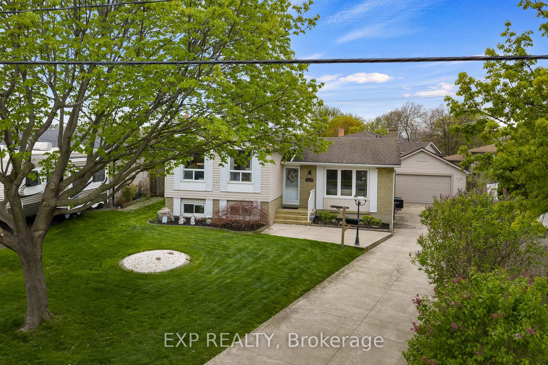 64 Carriage Road, St. Catharines — photo 2 of 5