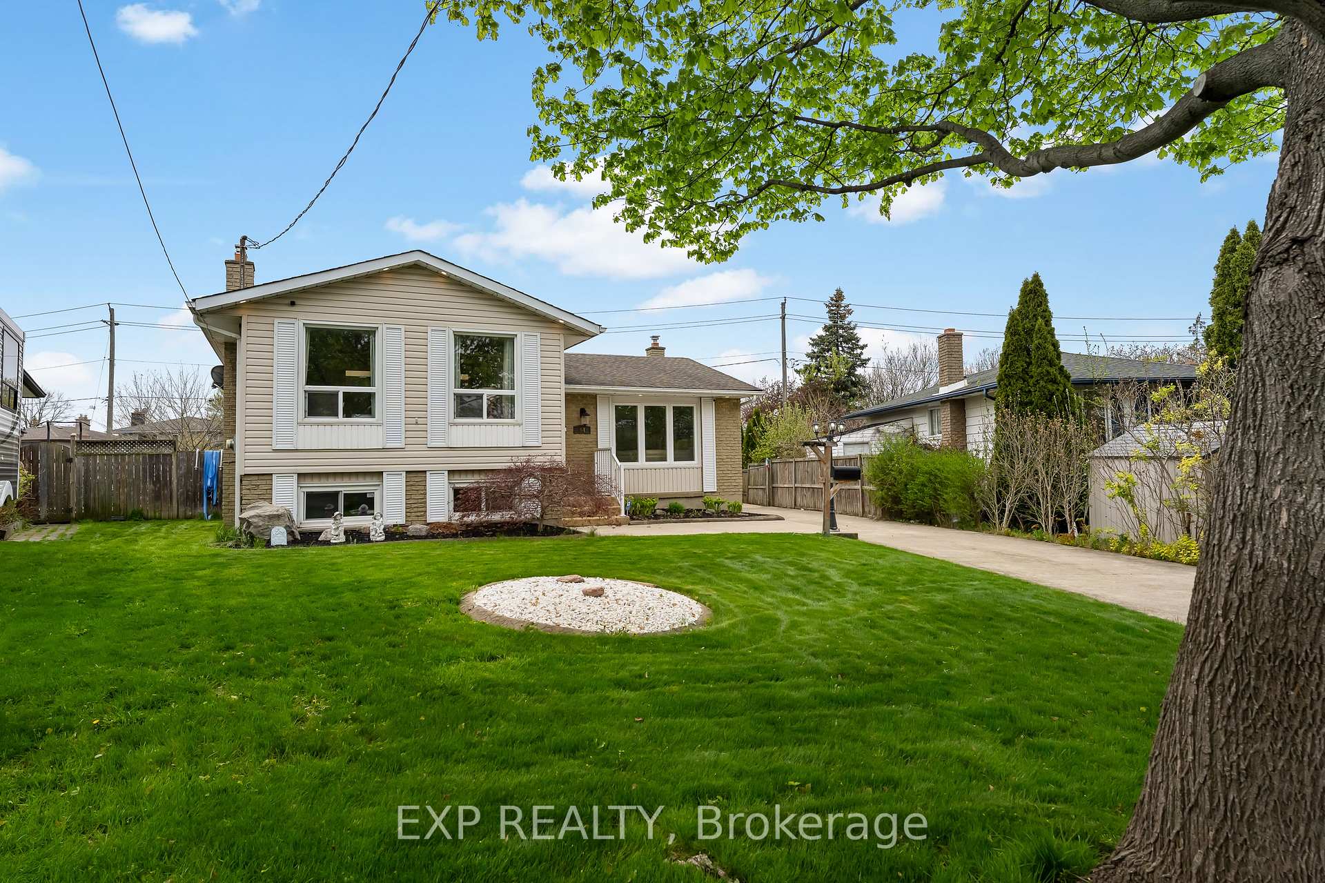 64 Carriage Road, St. Catharines — photo 3 of 5